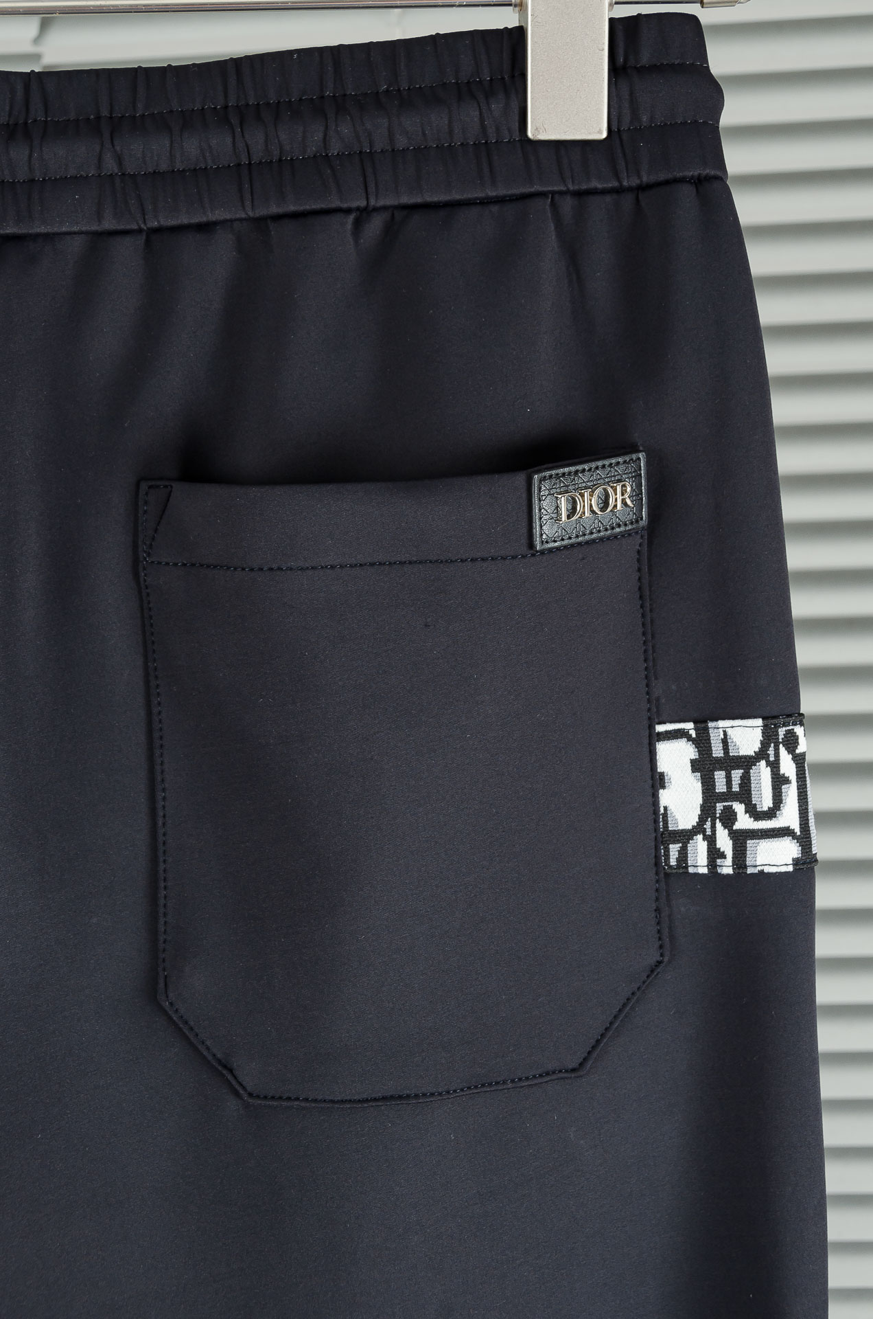 Dior 迪奥2025FW新品 立体刺绣修饰弹力抽绳腰头男士休闲舒适直筒长裤其匠心打造，毋庸置疑的极品重