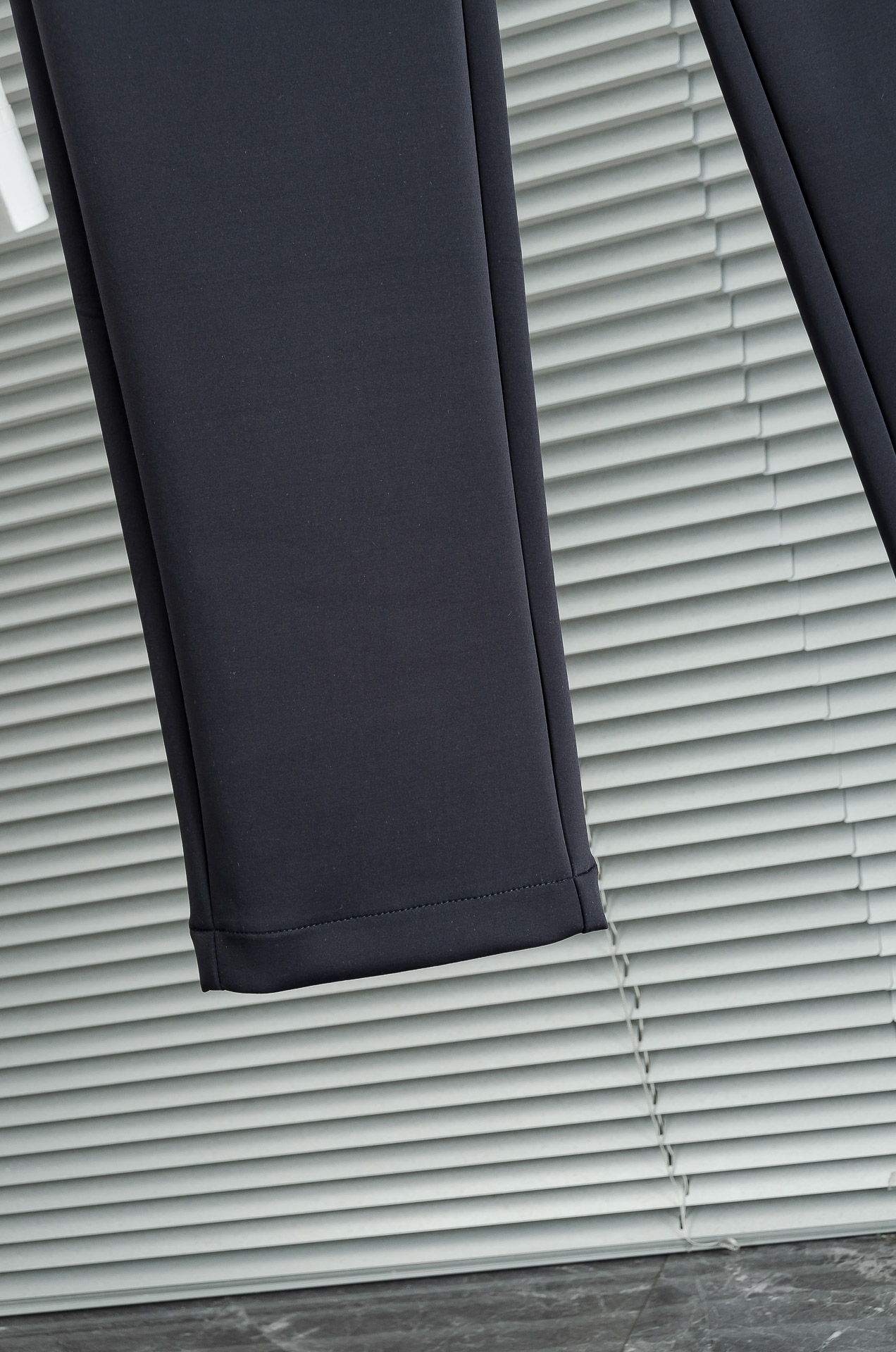 Dior 迪奥2025FW新品 立体刺绣修饰弹力抽绳腰头男士休闲舒适直筒长裤其匠心打造，毋庸置疑的极品重