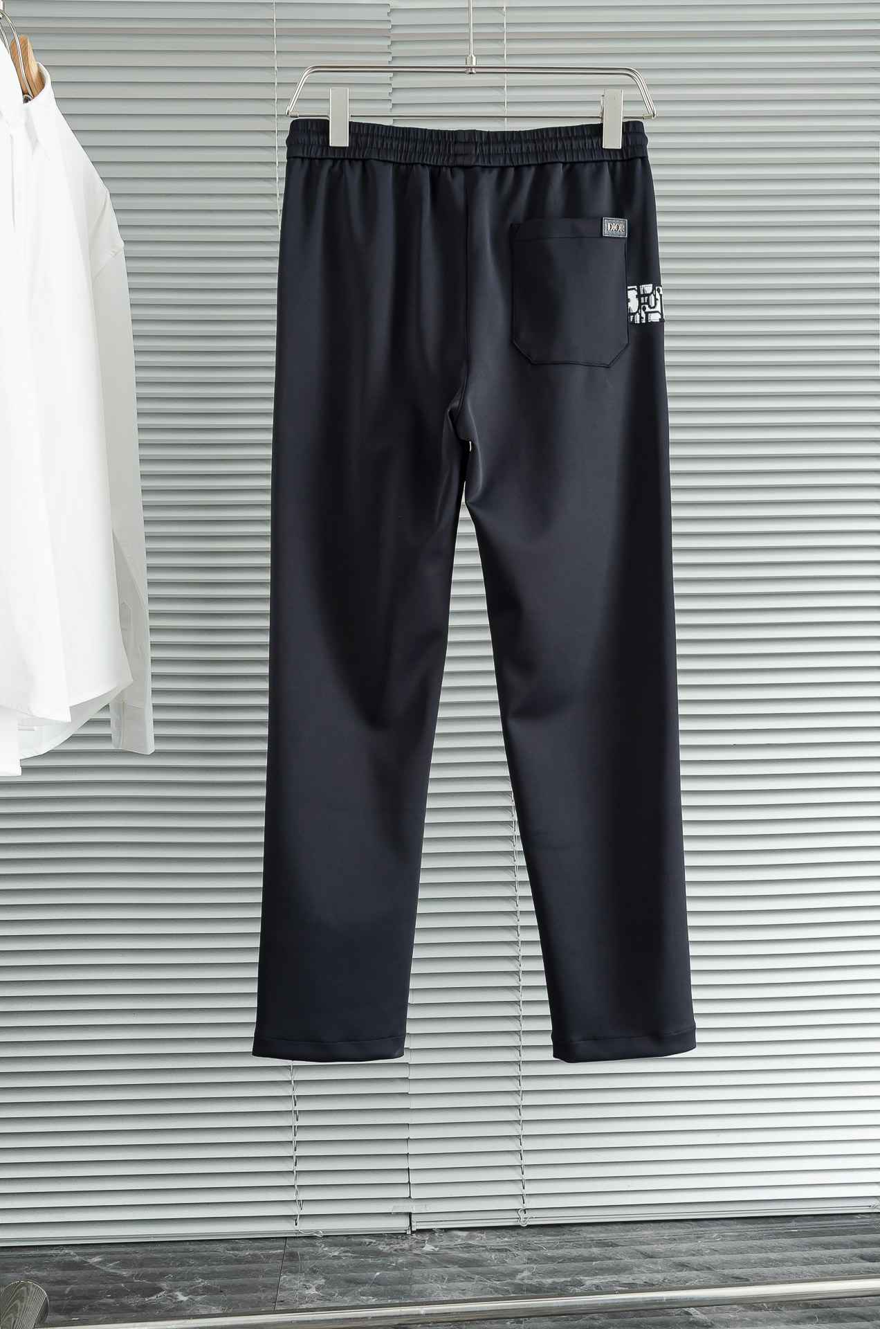 Dior 迪奥2025FW新品 立体刺绣修饰弹力抽绳腰头男士休闲舒适直筒长裤其匠心打造，毋庸置疑的极品重