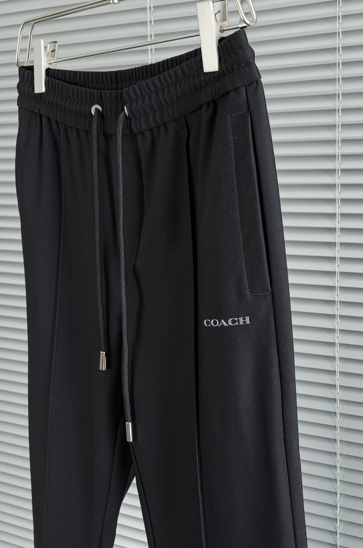 COACH 2025FW新品 立体刺绣修饰弹力抽绳腰头男士休闲舒适直筒长裤其匠心打造，毋庸置疑的极品重磅