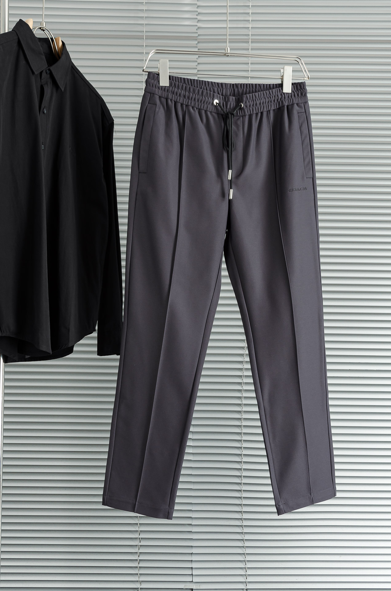 COACH 2025FW新品 立体刺绣修饰弹力抽绳腰头男士休闲舒适直筒长裤其匠心打造，毋庸置疑的极品重磅