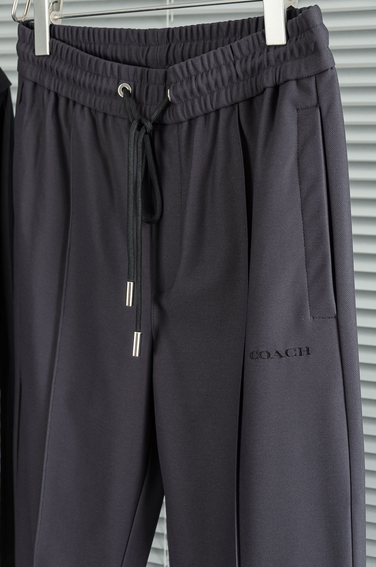 COACH 2025FW新品 立体刺绣修饰弹力抽绳腰头男士休闲舒适直筒长裤其匠心打造，毋庸置疑的极品重磅