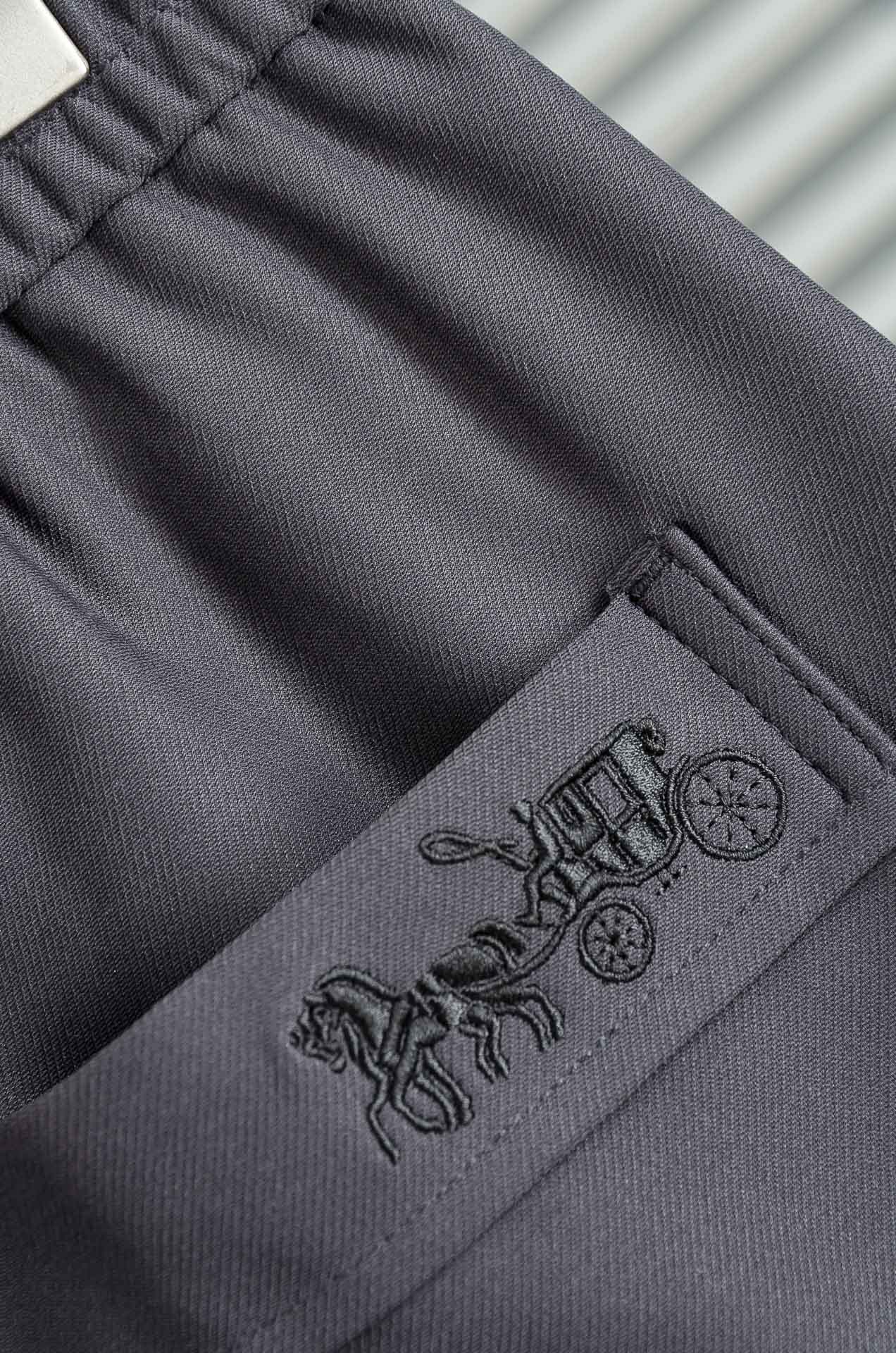 COACH 2025FW新品 立体刺绣修饰弹力抽绳腰头男士休闲舒适直筒长裤其匠心打造，毋庸置疑的极品重磅