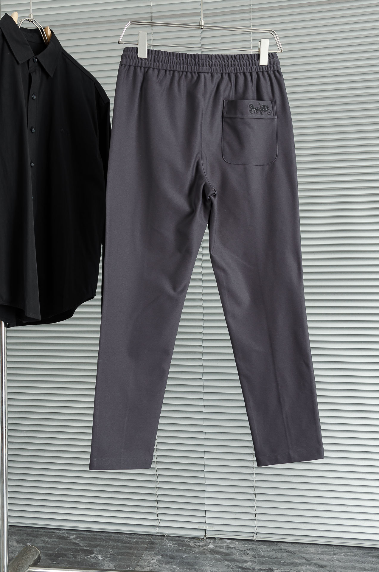 COACH 2025FW新品 立体刺绣修饰弹力抽绳腰头男士休闲舒适直筒长裤其匠心打造，毋庸置疑的极品重磅