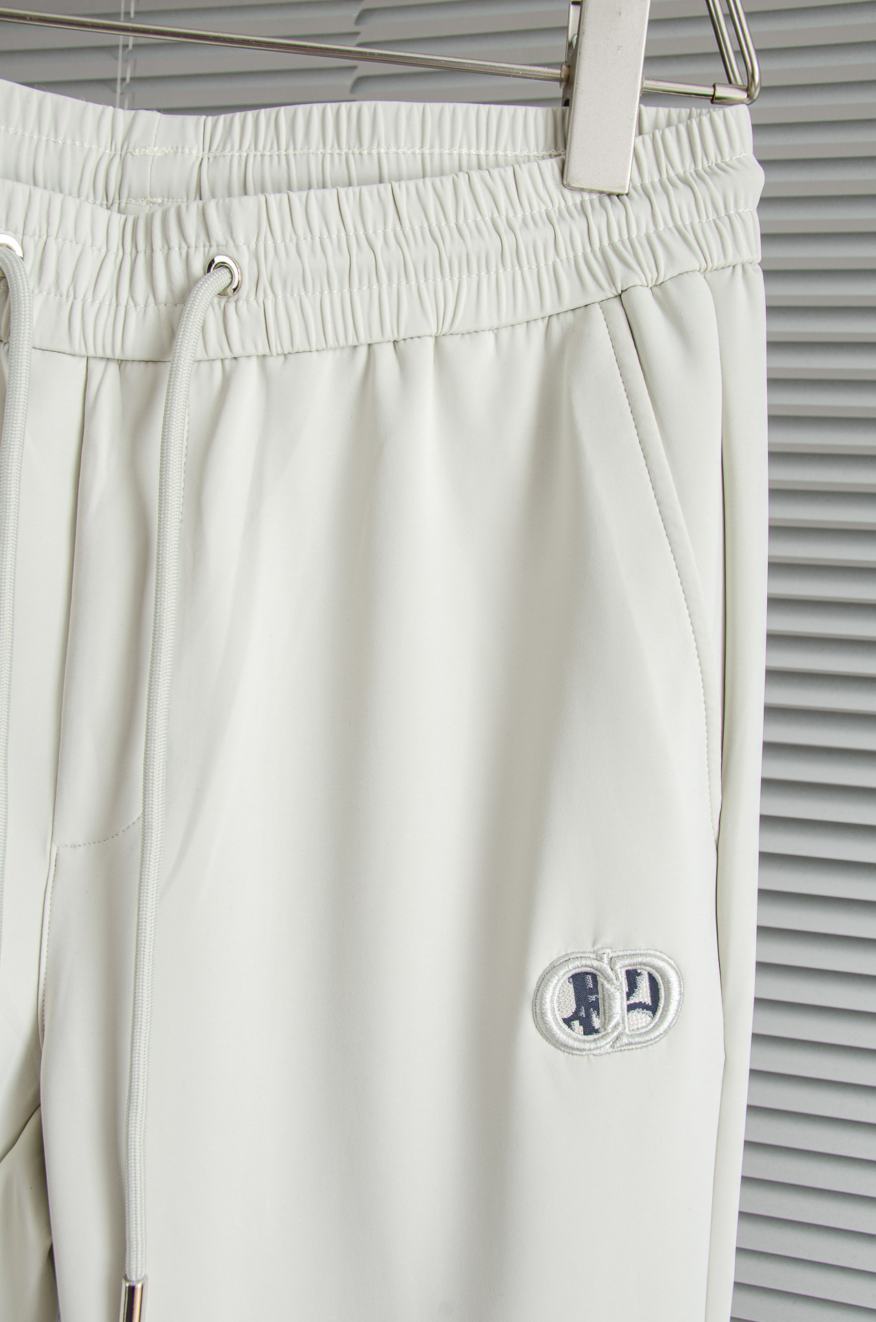 Dior 迪奥2025FW新品 立体刺绣修饰弹力抽绳腰头男士休闲舒适直筒长裤其匠心打造，毋庸置疑的极品重