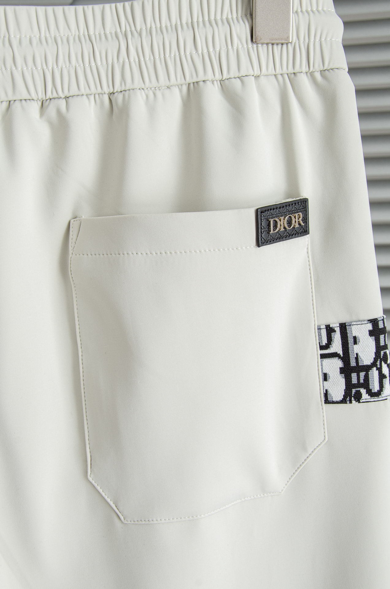 Dior 迪奥2025FW新品 立体刺绣修饰弹力抽绳腰头男士休闲舒适直筒长裤其匠心打造，毋庸置疑的极品重