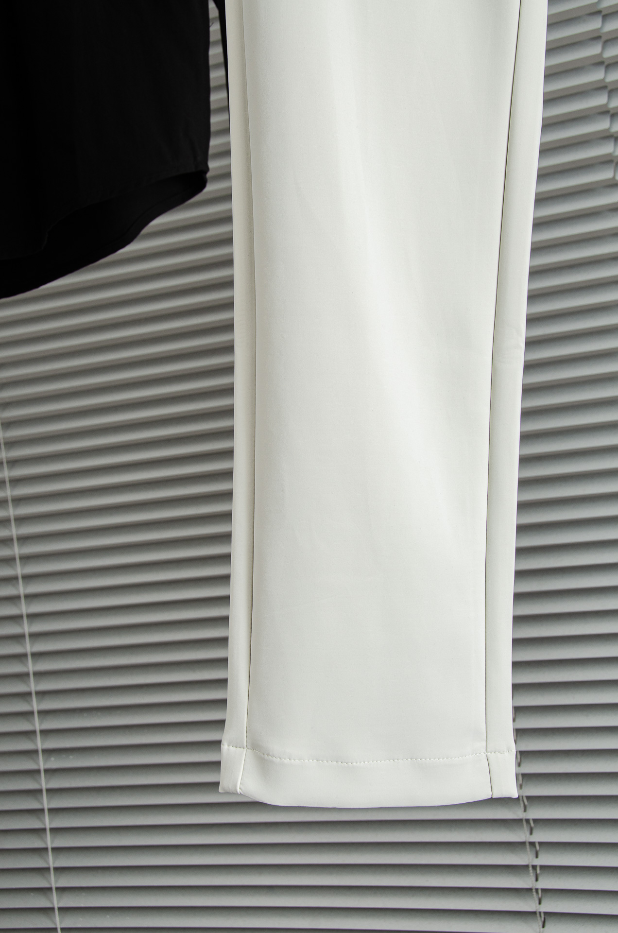 Dior 迪奥2025FW新品 立体刺绣修饰弹力抽绳腰头男士休闲舒适直筒长裤其匠心打造，毋庸置疑的极品重