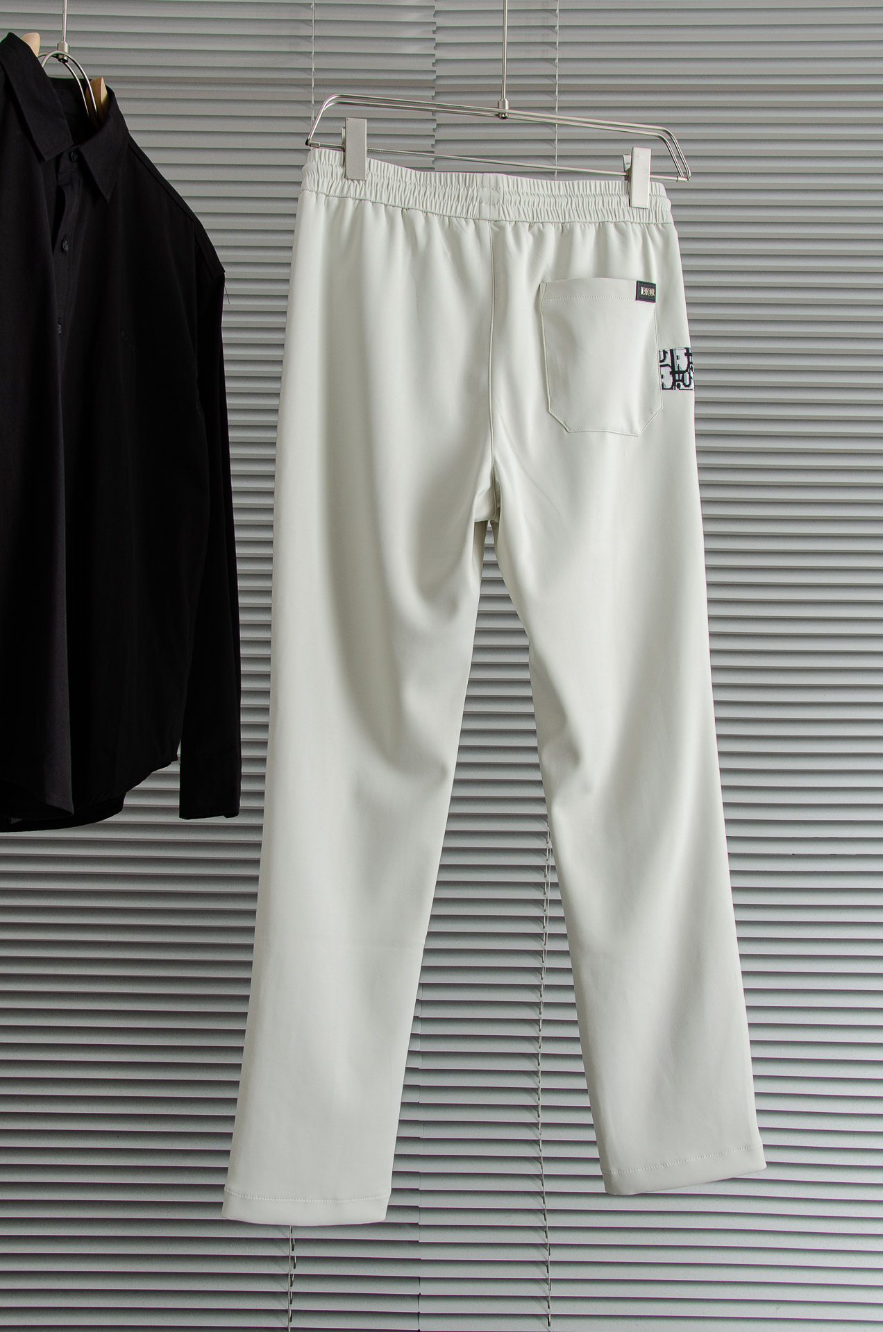 Dior 迪奥2025FW新品 立体刺绣修饰弹力抽绳腰头男士休闲舒适直筒长裤其匠心打造，毋庸置疑的极品重