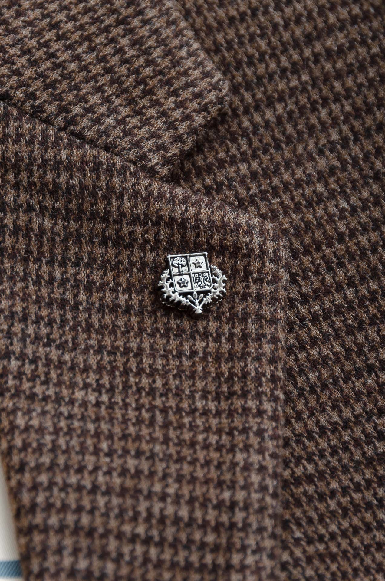 L*FW羊毛+蚕丝混纺胸标点缀男士商务休闲西服#舒适有弹力，区别于普通的西装面料，这个是含羊毛的针织面料