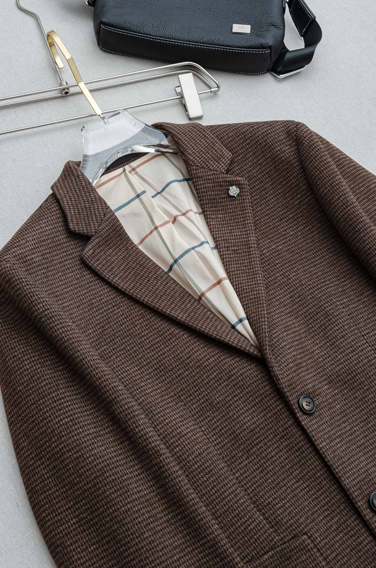 L*FW羊毛+蚕丝混纺胸标点缀男士商务休闲西服#舒适有弹力，区别于普通的西装面料，这个是含羊毛的针织面料