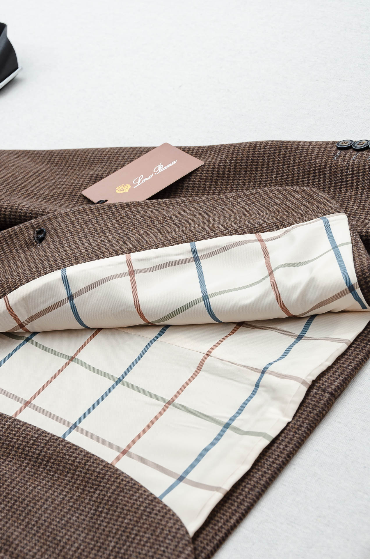 L*FW羊毛+蚕丝混纺胸标点缀男士商务休闲西服#舒适有弹力，区别于普通的西装面料，这个是含羊毛的针织面料