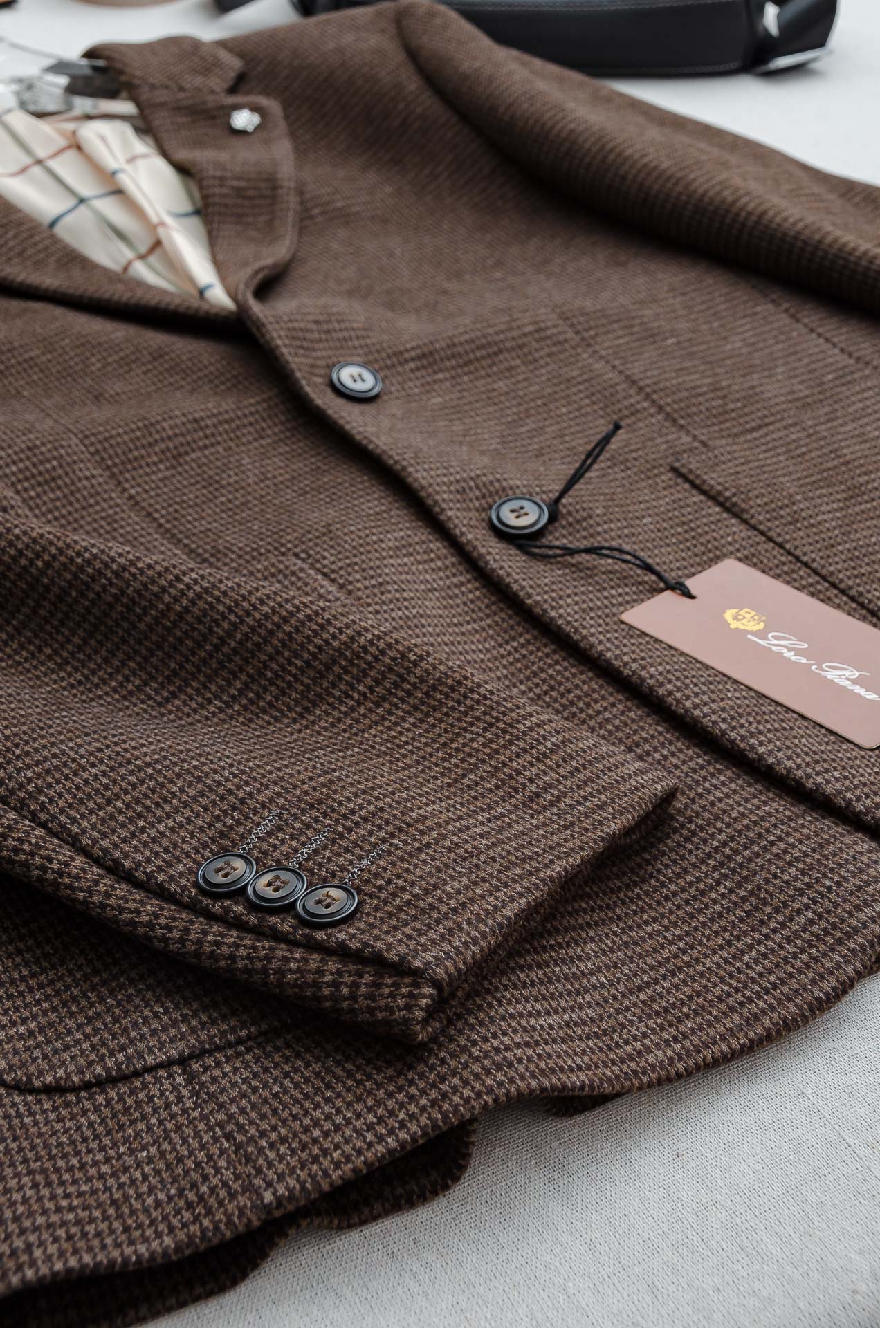 L*FW羊毛+蚕丝混纺胸标点缀男士商务休闲西服#舒适有弹力，区别于普通的西装面料，这个是含羊毛的针织面料