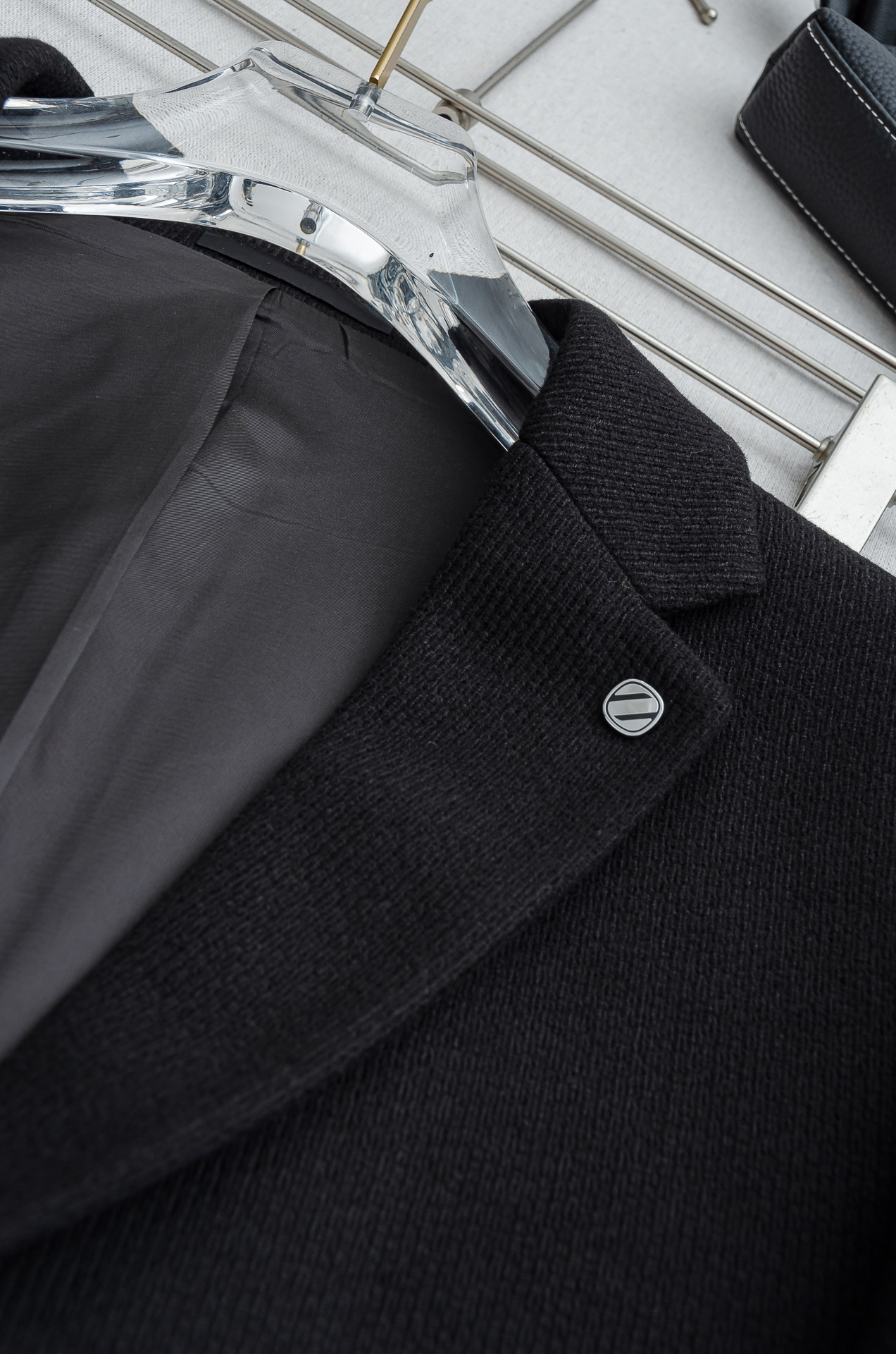 Ze/gna.杰尼/亚2025FW羊毛混纺胸标点缀男士商务休闲西服#舒适有弹力，区别于普通的西装面料，这