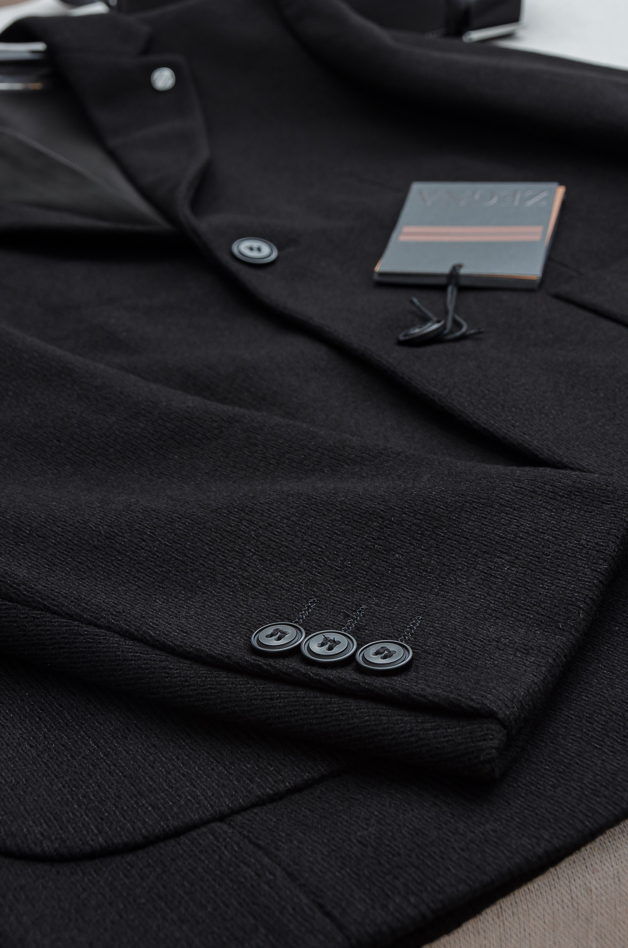 Ze/gna.杰尼/亚2025FW羊毛混纺胸标点缀男士商务休闲西服#舒适有弹力，区别于普通的西装面料，这