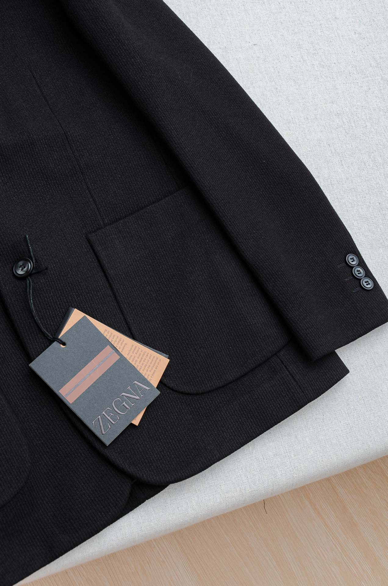 Ze/gna.杰尼/亚2025FW羊毛混纺胸标点缀男士商务休闲西服#舒适有弹力，区别于普通的西装面料，这