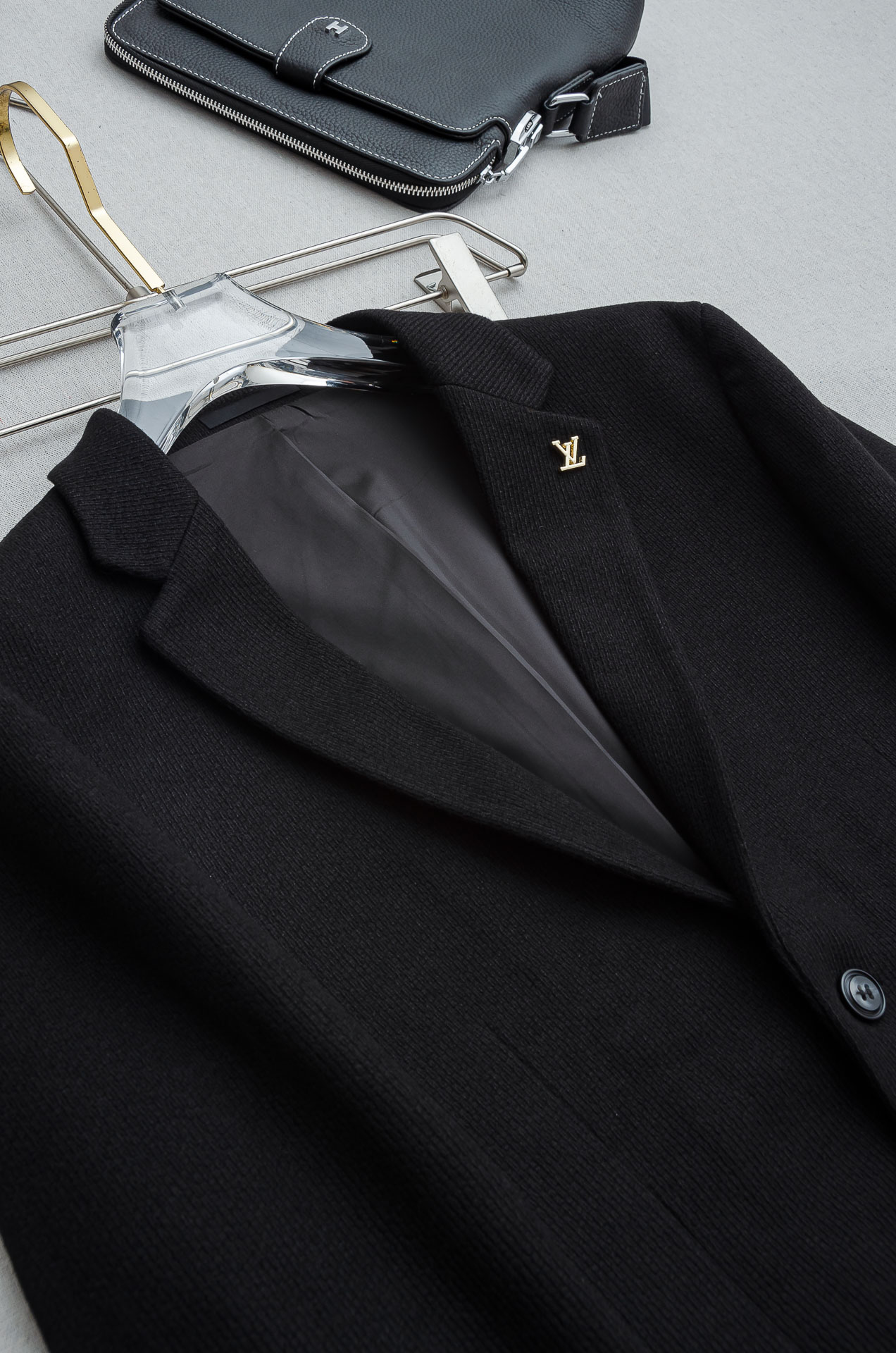 LV 2026FW羊毛混纺胸标点缀男士商务休闲西服#舒适有弹力，区别于普通的西装面料，这个是含羊毛的针织
