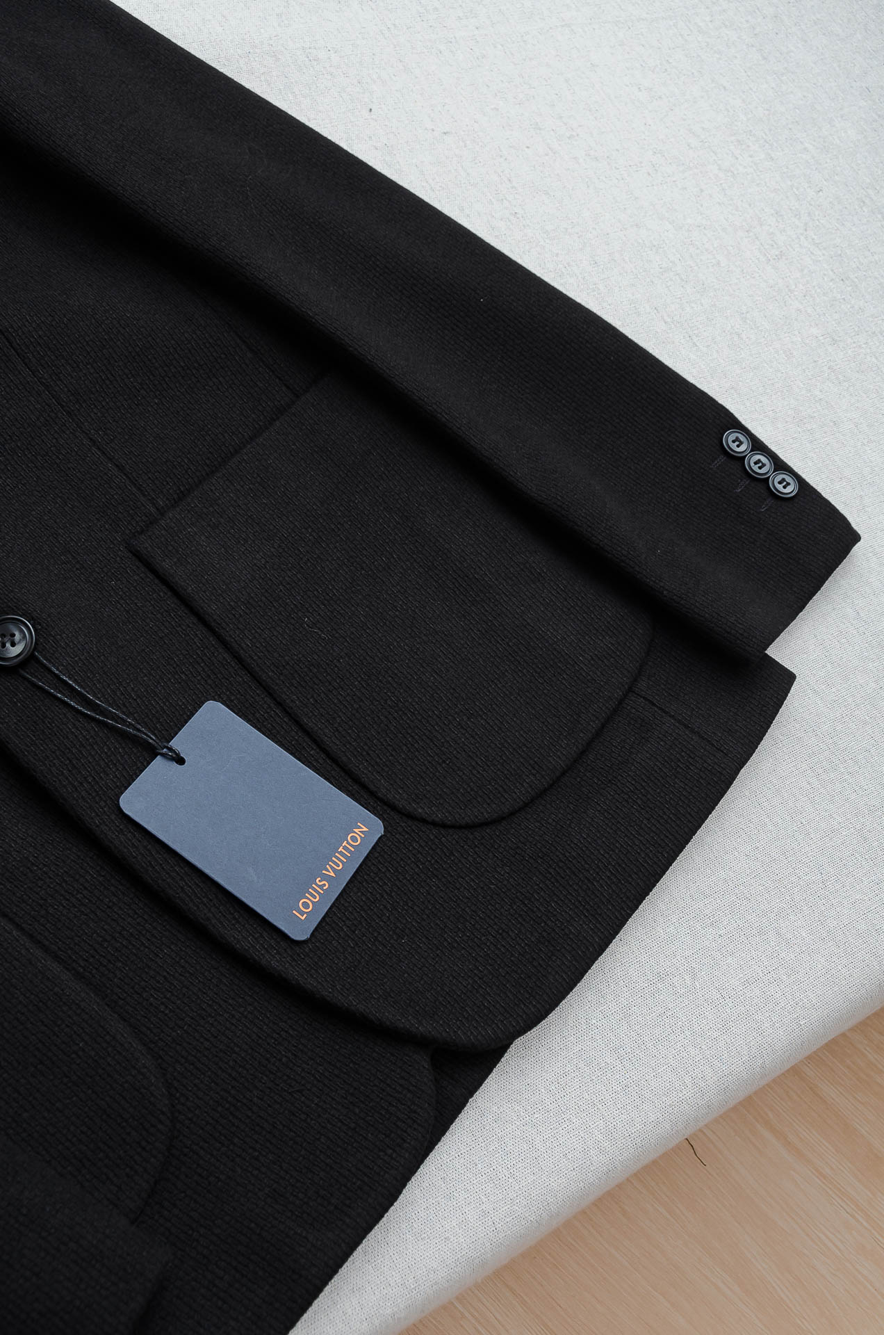LV 2026FW羊毛混纺胸标点缀男士商务休闲西服#舒适有弹力，区别于普通的西装面料，这个是含羊毛的针织