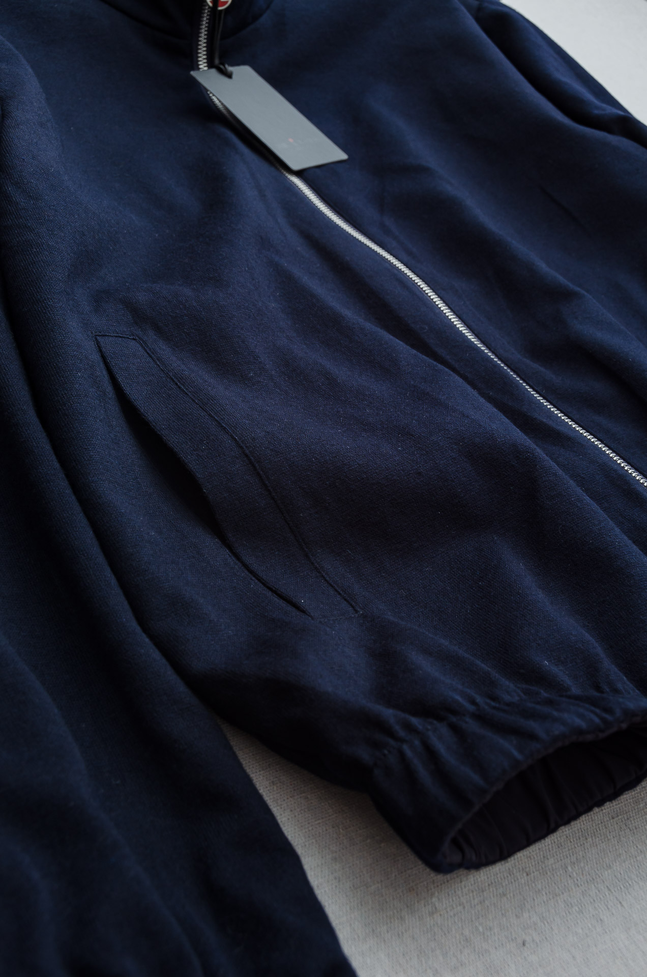 kiton 双面设计A面羊毛+羊绒B面高支高密定织三防面料呈现不同质感风格！双面穿立领夹克外套#采用双面