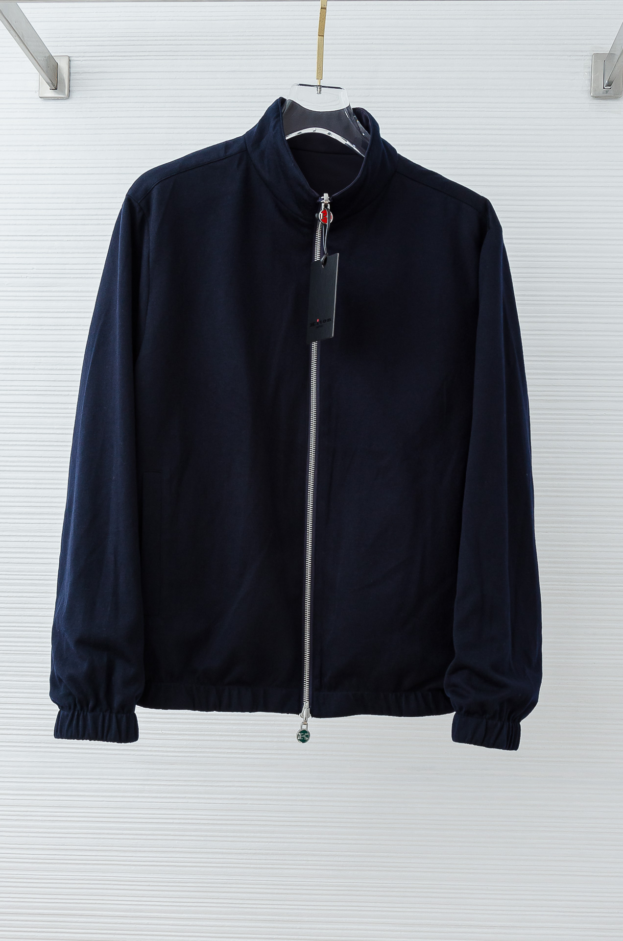 kiton 双面设计A面羊毛+羊绒B面高支高密定织三防面料呈现不同质感风格！双面穿立领夹克外套#采用双面