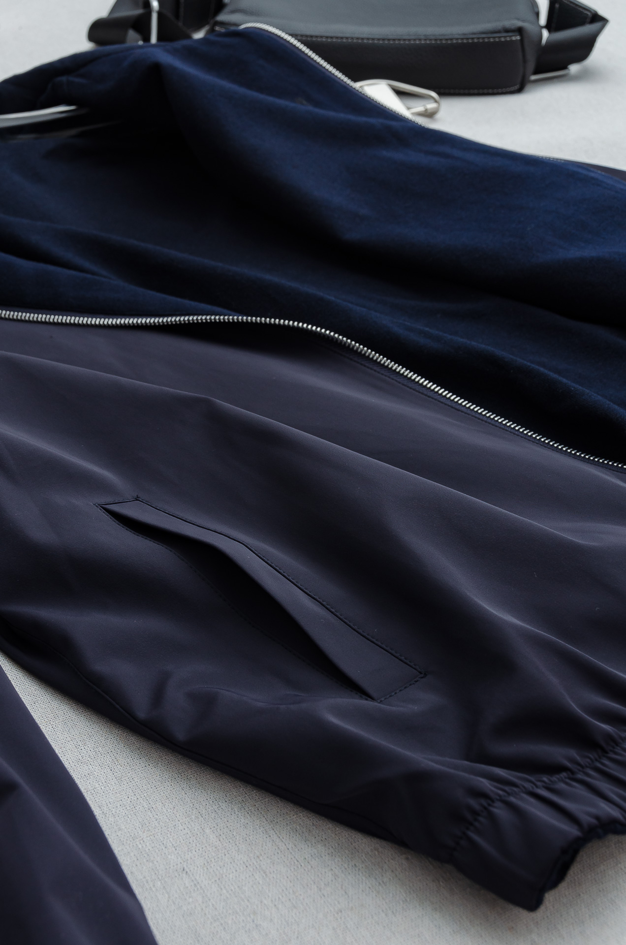 kiton 双面设计A面羊毛+羊绒B面高支高密定织三防面料呈现不同质感风格！双面穿立领夹克外套#采用双面