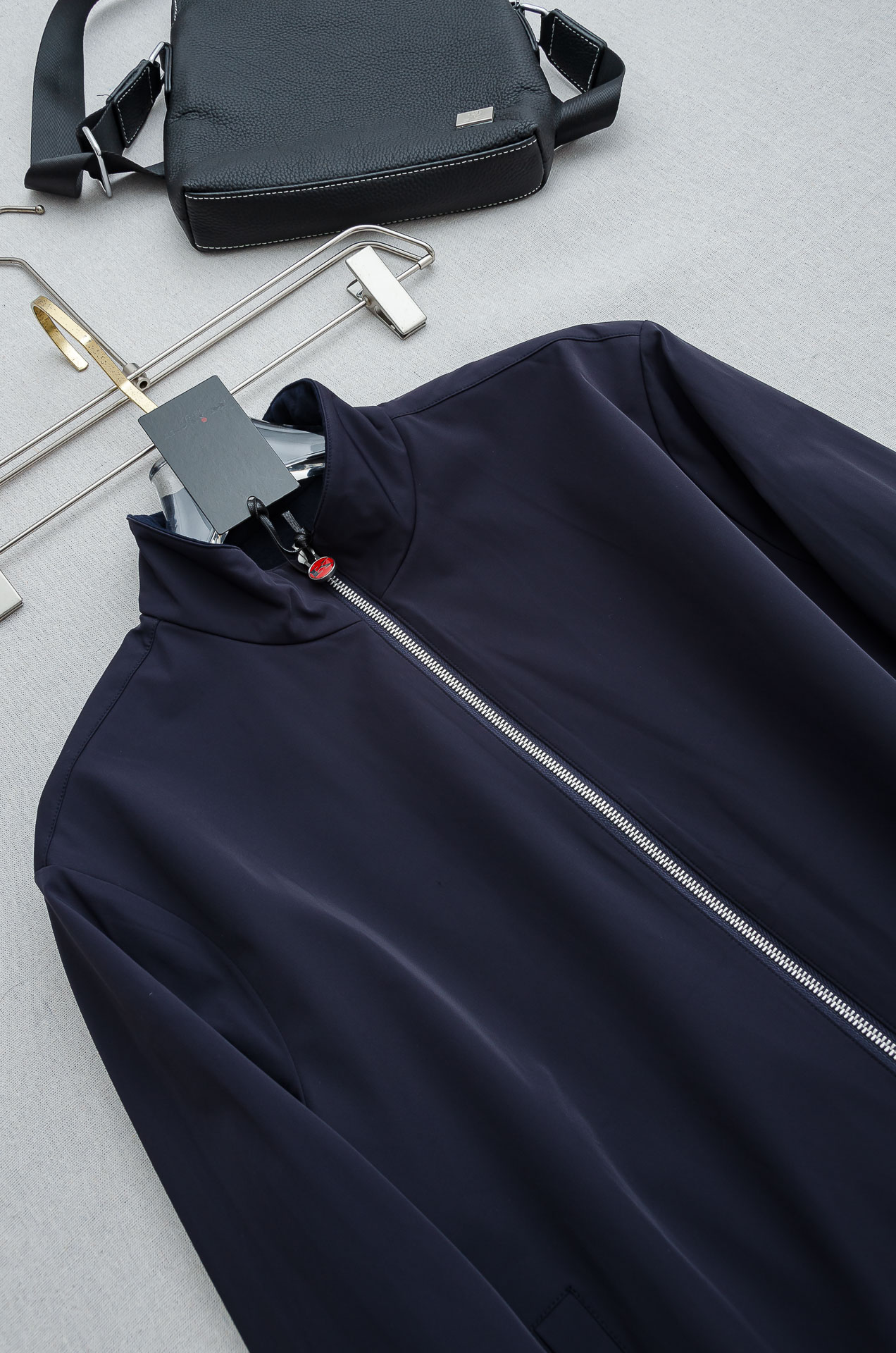 kiton 双面设计A面羊毛+羊绒B面高支高密定织三防面料呈现不同质感风格！双面穿立领夹克外套#采用双面