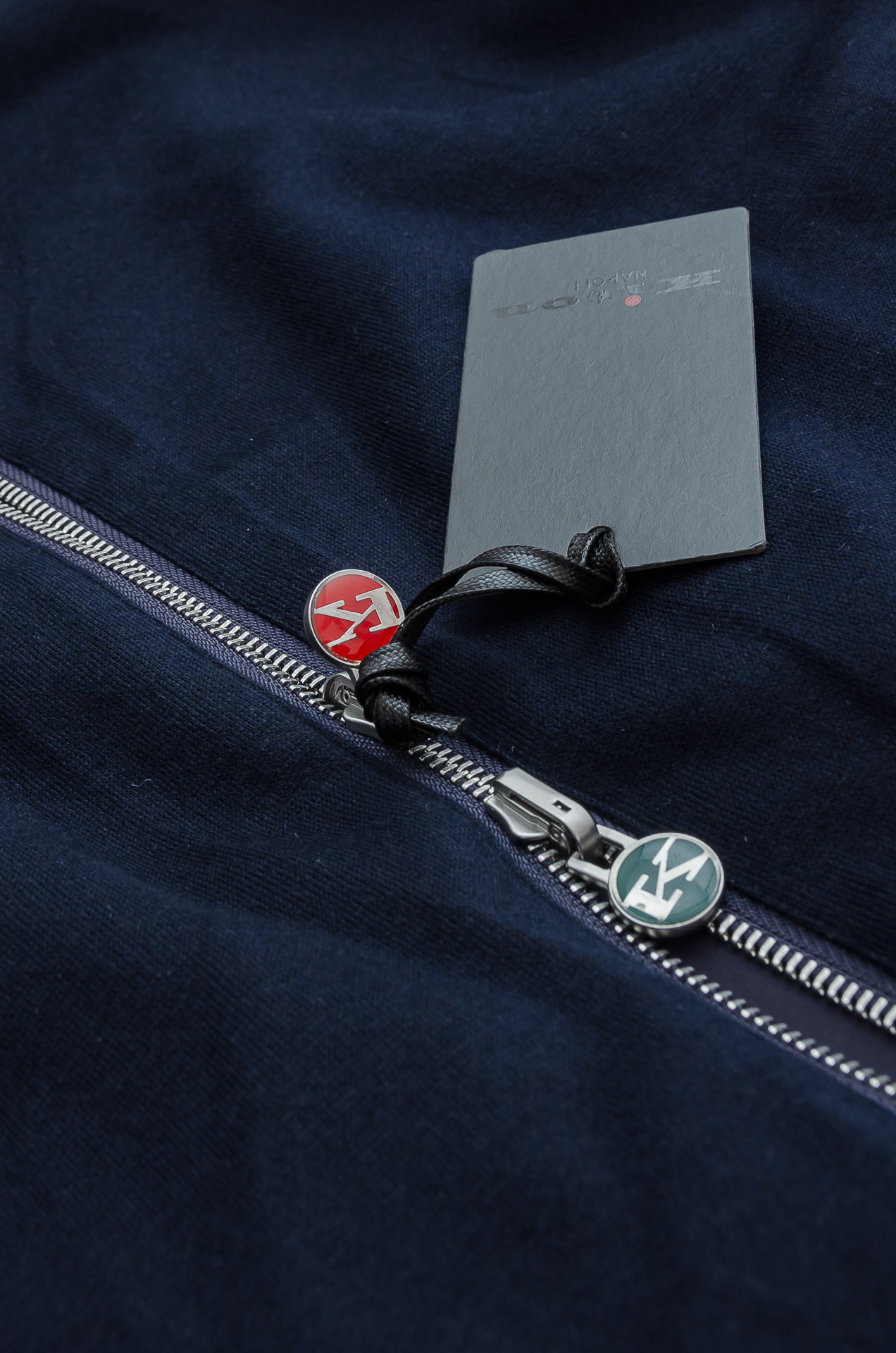 kiton 双面设计A面羊毛+羊绒B面高支高密定织三防面料呈现不同质感风格！双面穿立领夹克外套#采用双面