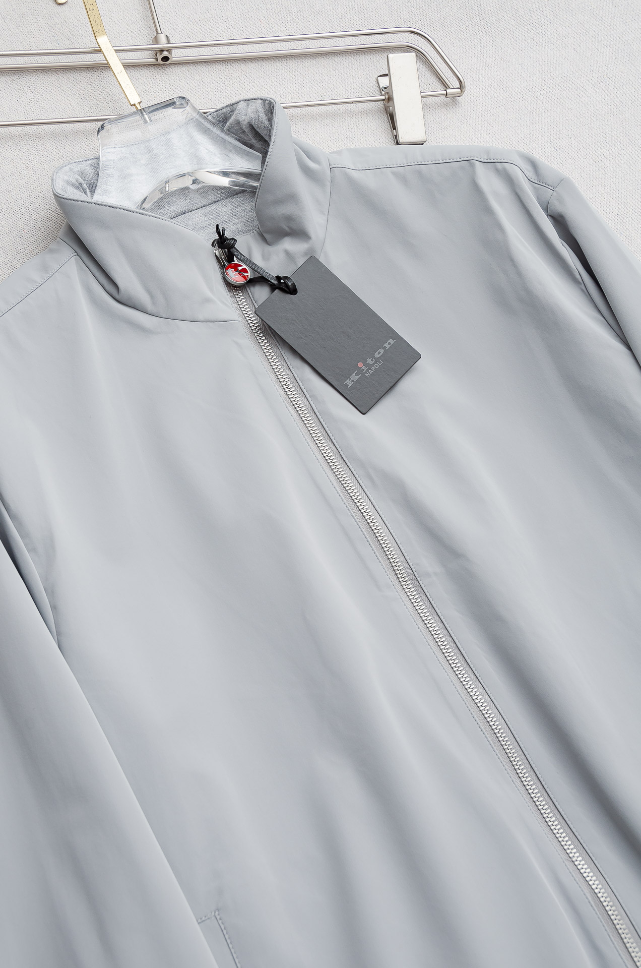 kiton 双面设计A面羊毛+羊绒B面高支高密定织三防面料呈现不同质感风格！双面穿立领夹克外套#采用双面