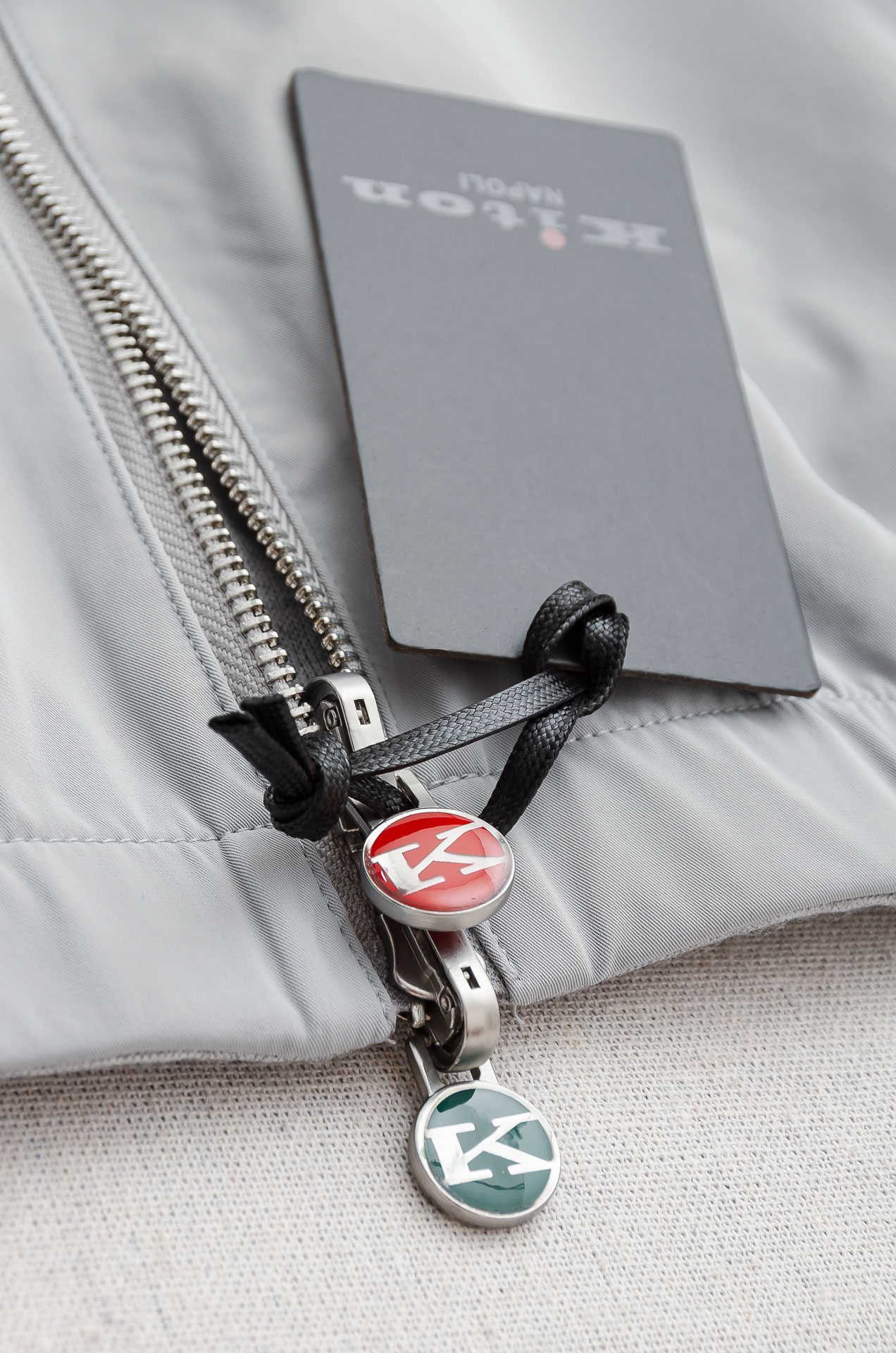 kiton 双面设计A面羊毛+羊绒B面高支高密定织三防面料呈现不同质感风格！双面穿立领夹克外套#采用双面