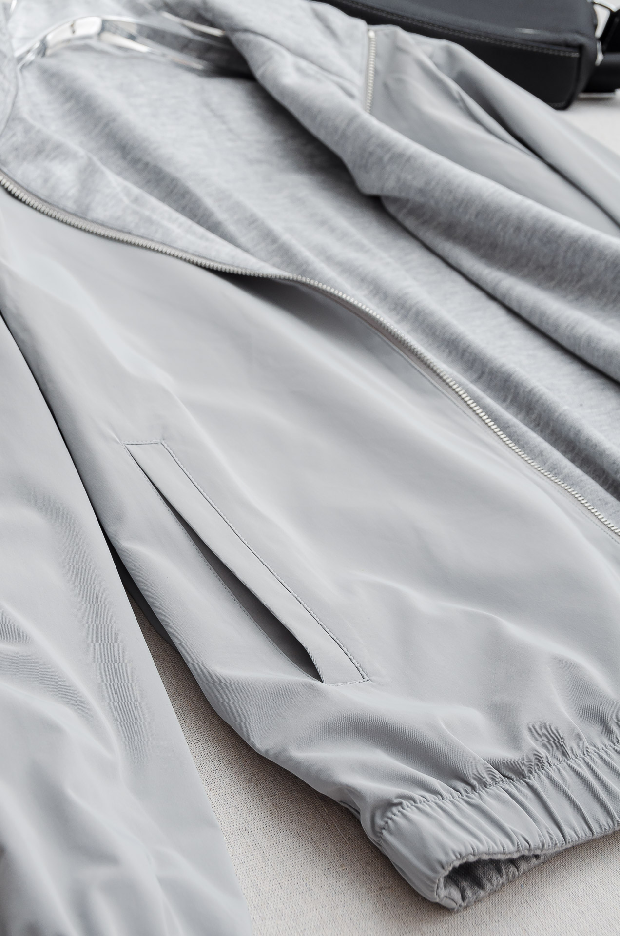 kiton 双面设计A面羊毛+羊绒B面高支高密定织三防面料呈现不同质感风格！双面穿立领夹克外套#采用双面