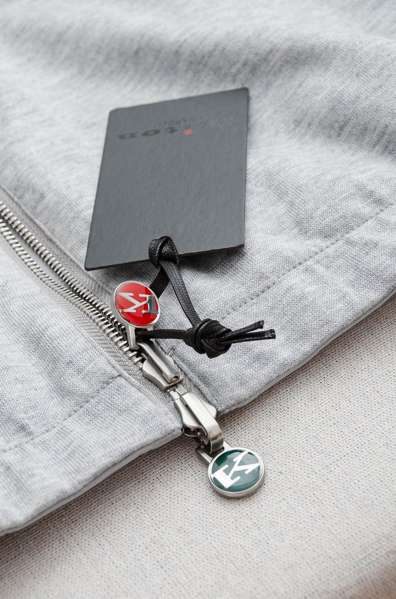 kiton 双面设计A面羊毛+羊绒B面高支高密定织三防面料呈现不同质感风格！双面穿立领夹克外套#采用双面