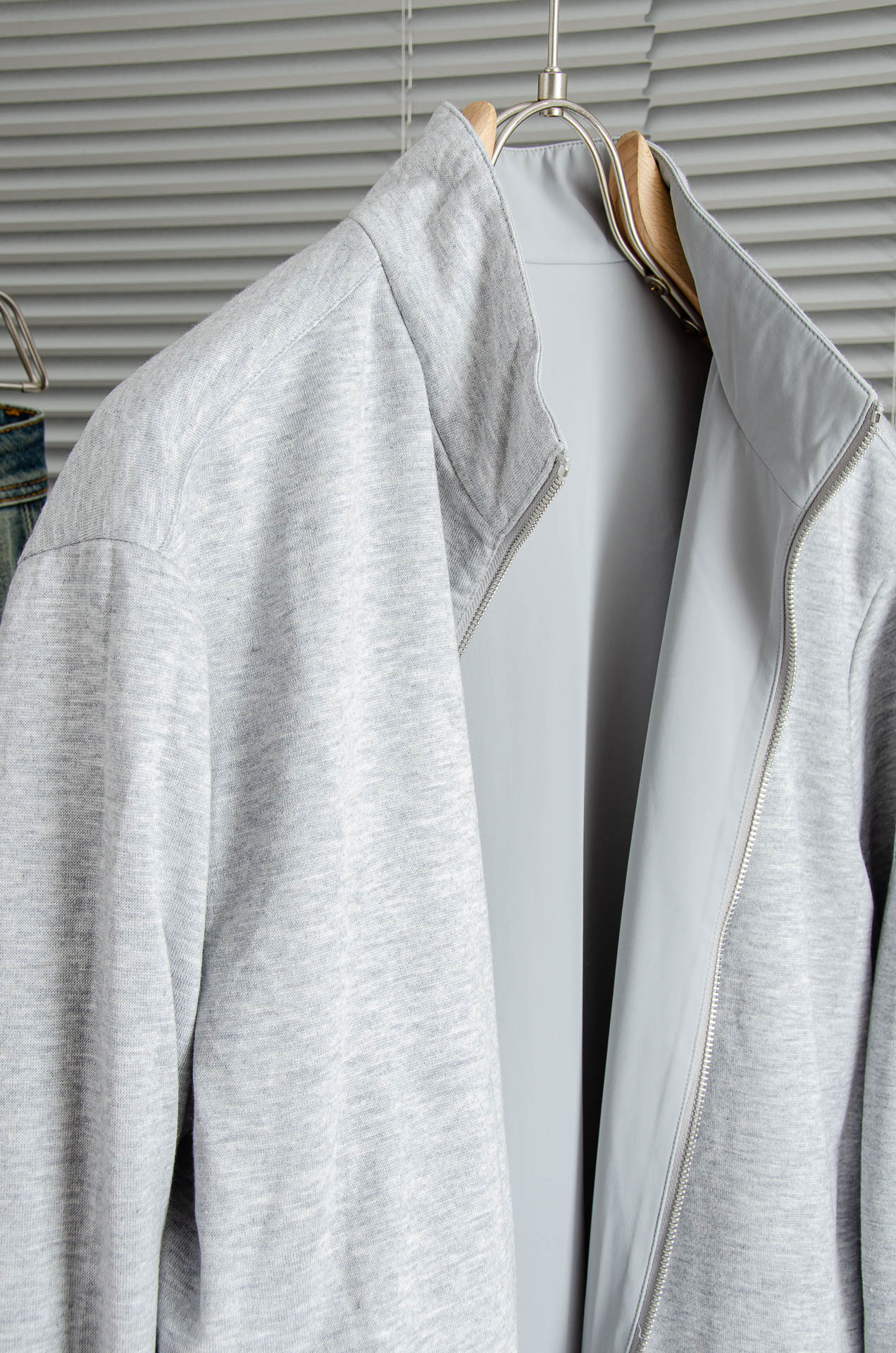 kiton 双面设计A面羊毛+羊绒B面高支高密定织三防面料呈现不同质感风格！双面穿立领夹克外套#采用双面