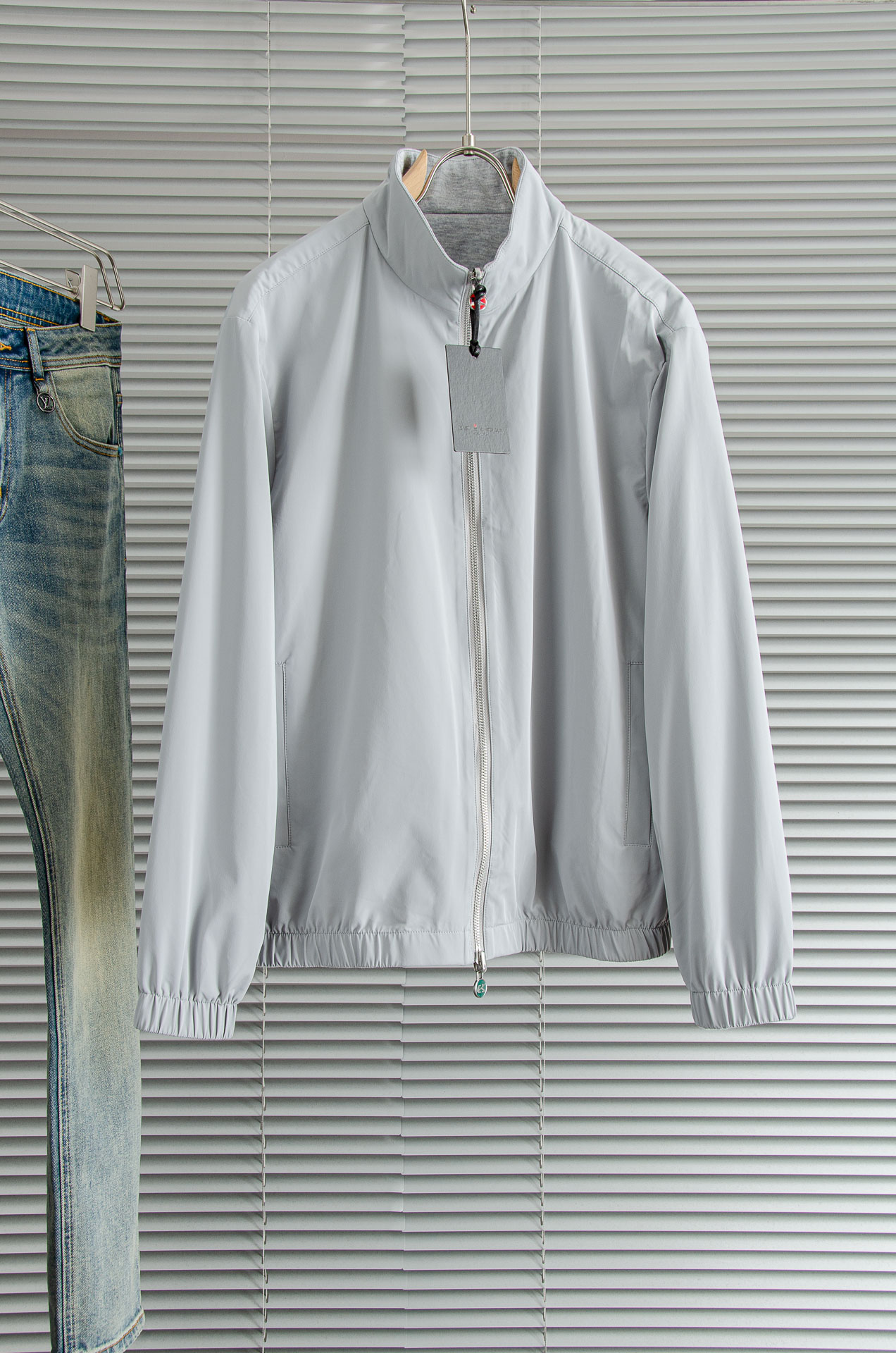 kiton 双面设计A面羊毛+羊绒B面高支高密定织三防面料呈现不同质感风格！双面穿立领夹克外套#采用双面