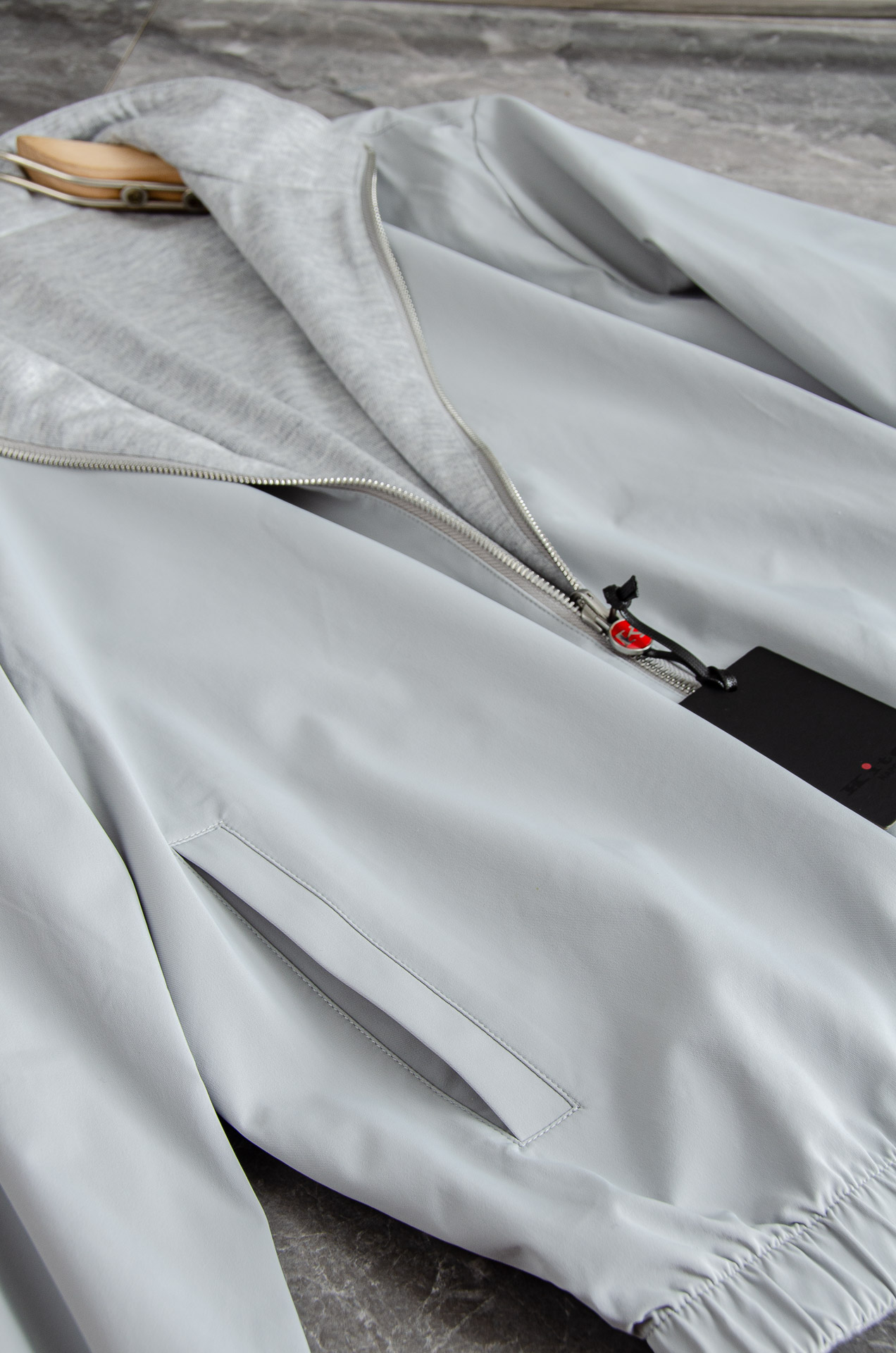 kiton 双面设计A面羊毛+羊绒B面高支高密定织三防面料呈现不同质感风格！双面穿立领夹克外套#采用双面