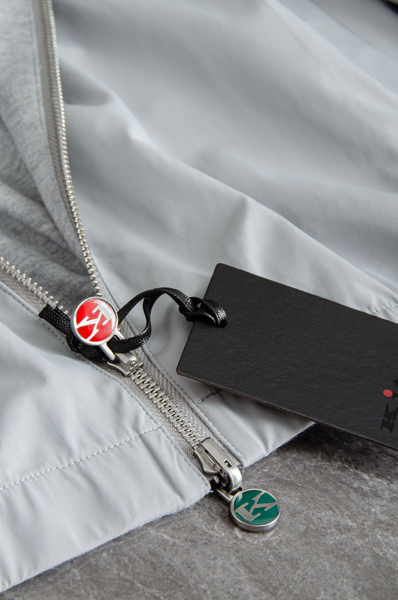 kiton 双面设计A面羊毛+羊绒B面高支高密定织三防面料呈现不同质感风格！双面穿立领夹克外套#采用双面