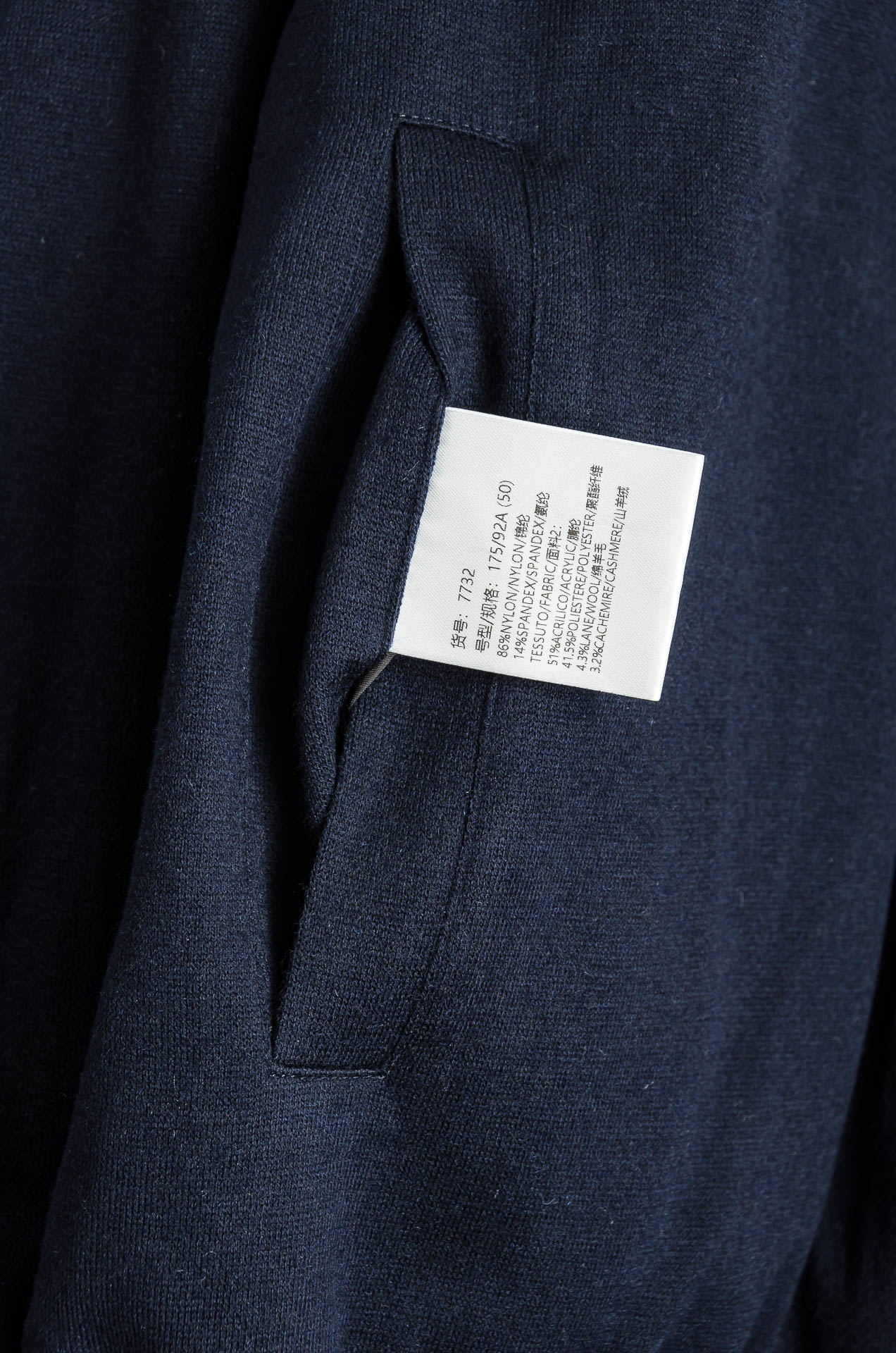 kiton 双面设计A面羊毛+羊绒B面高支高密定织三防面料呈现不同质感风格！双面穿立领夹克外套#采用双面