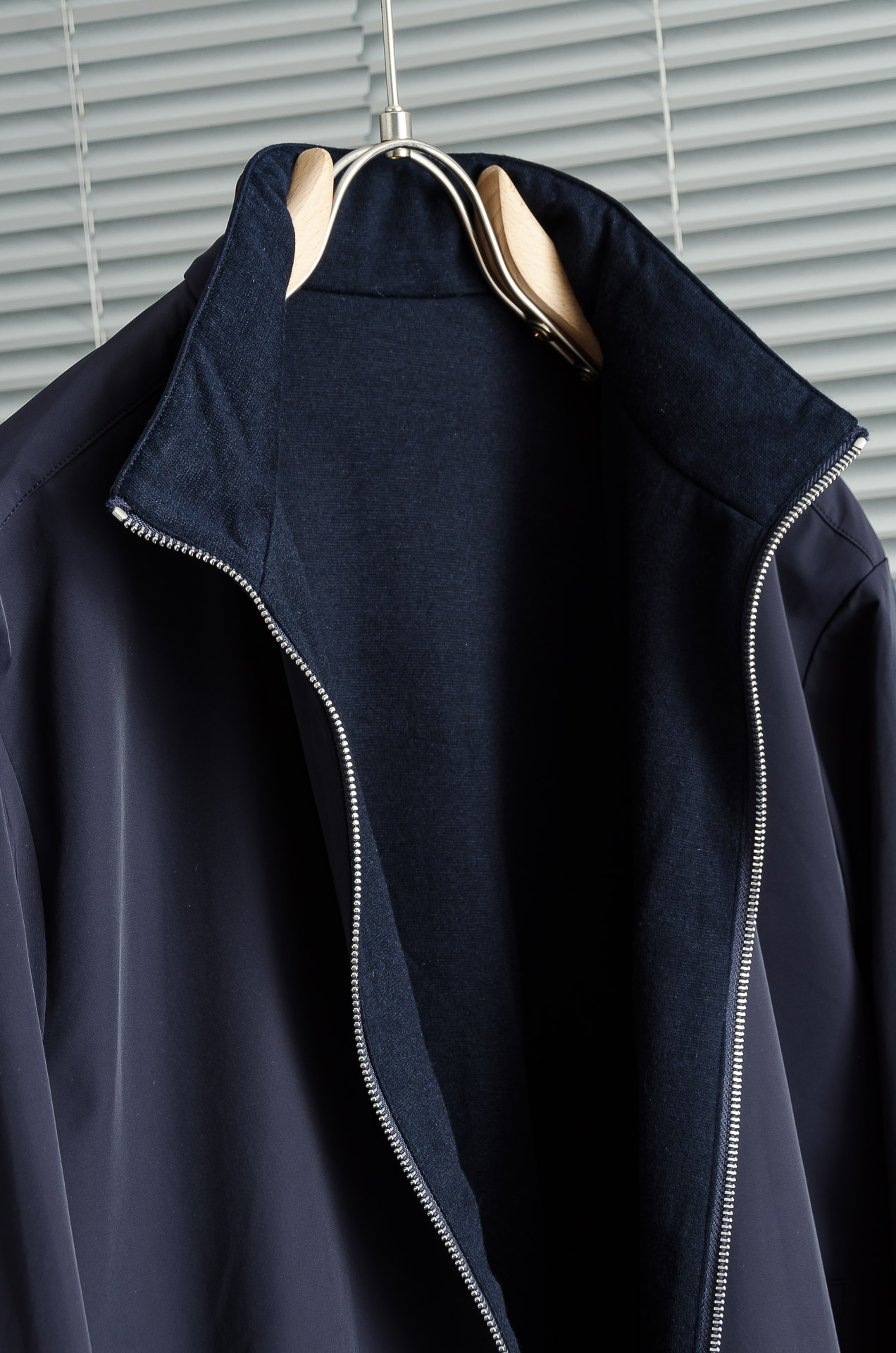 kiton 双面设计A面羊毛+羊绒B面高支高密定织三防面料呈现不同质感风格！双面穿立领夹克外套#采用双面