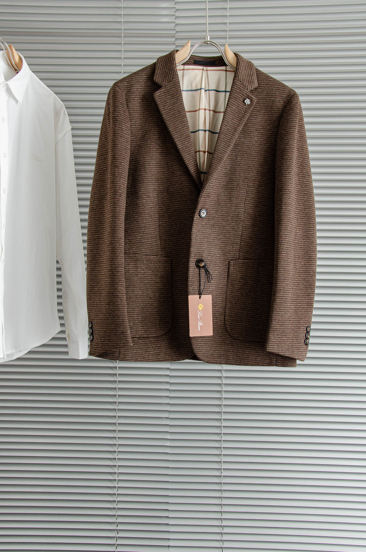 L*FW羊毛+蚕丝混纺胸标点缀男士商务休闲西服#舒适有弹力，区别于普通的西装面料，这个是含羊毛的针织面料