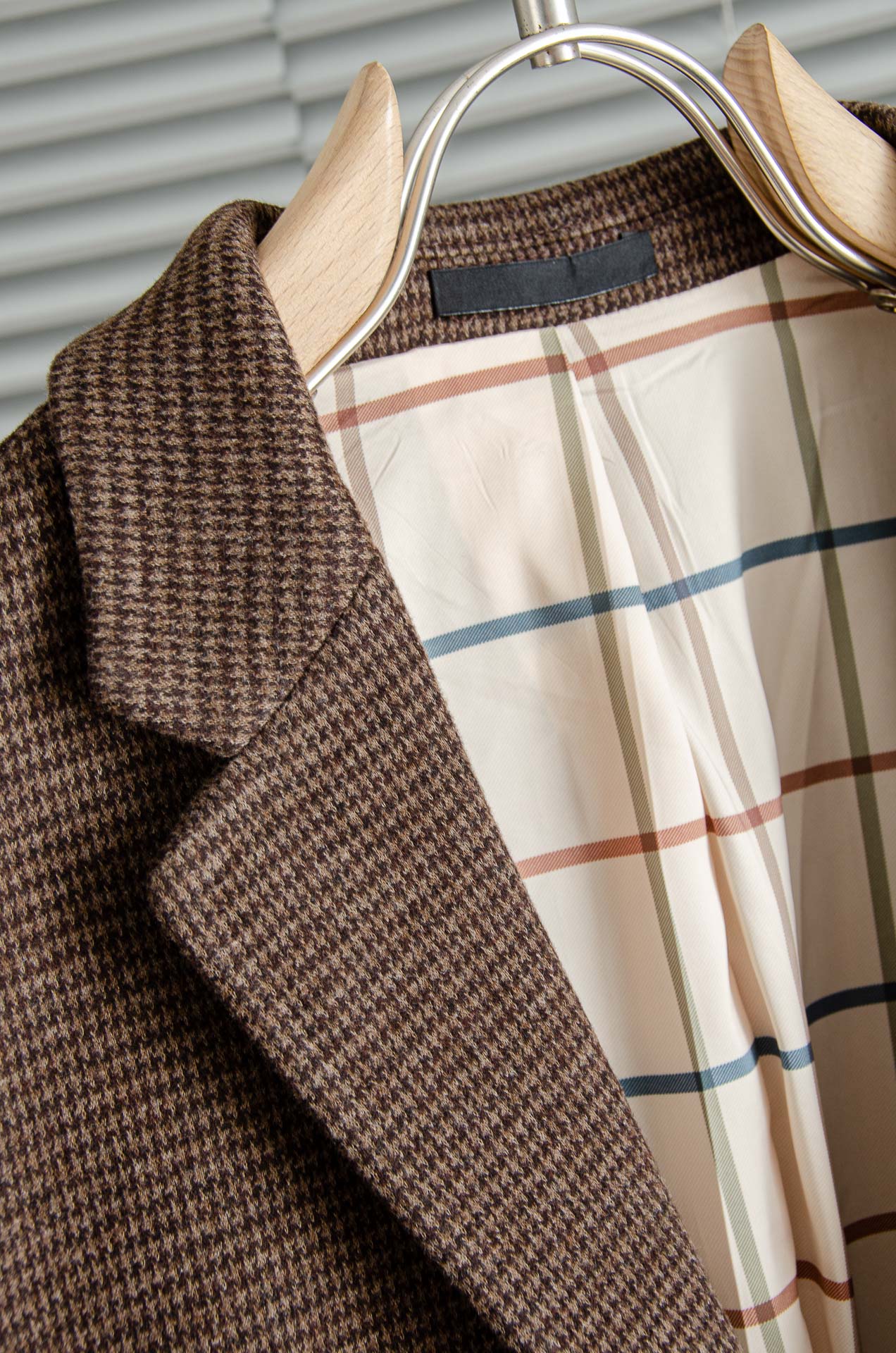 L*FW羊毛+蚕丝混纺胸标点缀男士商务休闲西服#舒适有弹力，区别于普通的西装面料，这个是含羊毛的针织面料