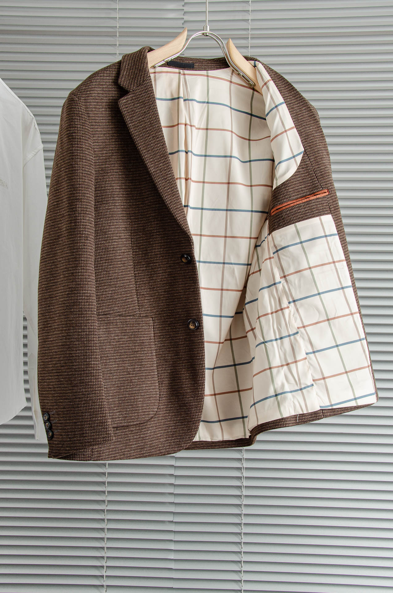 L*FW羊毛+蚕丝混纺胸标点缀男士商务休闲西服#舒适有弹力，区别于普通的西装面料，这个是含羊毛的针织面料