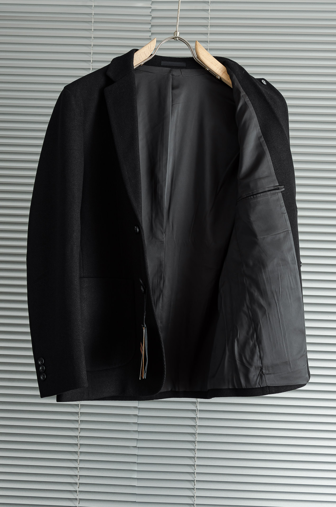 zeg#na杰尼#亚2025FW羊毛混纺胸标点缀男士商务休闲西服#舒适有弹力，区别于普通的西装面料，这个