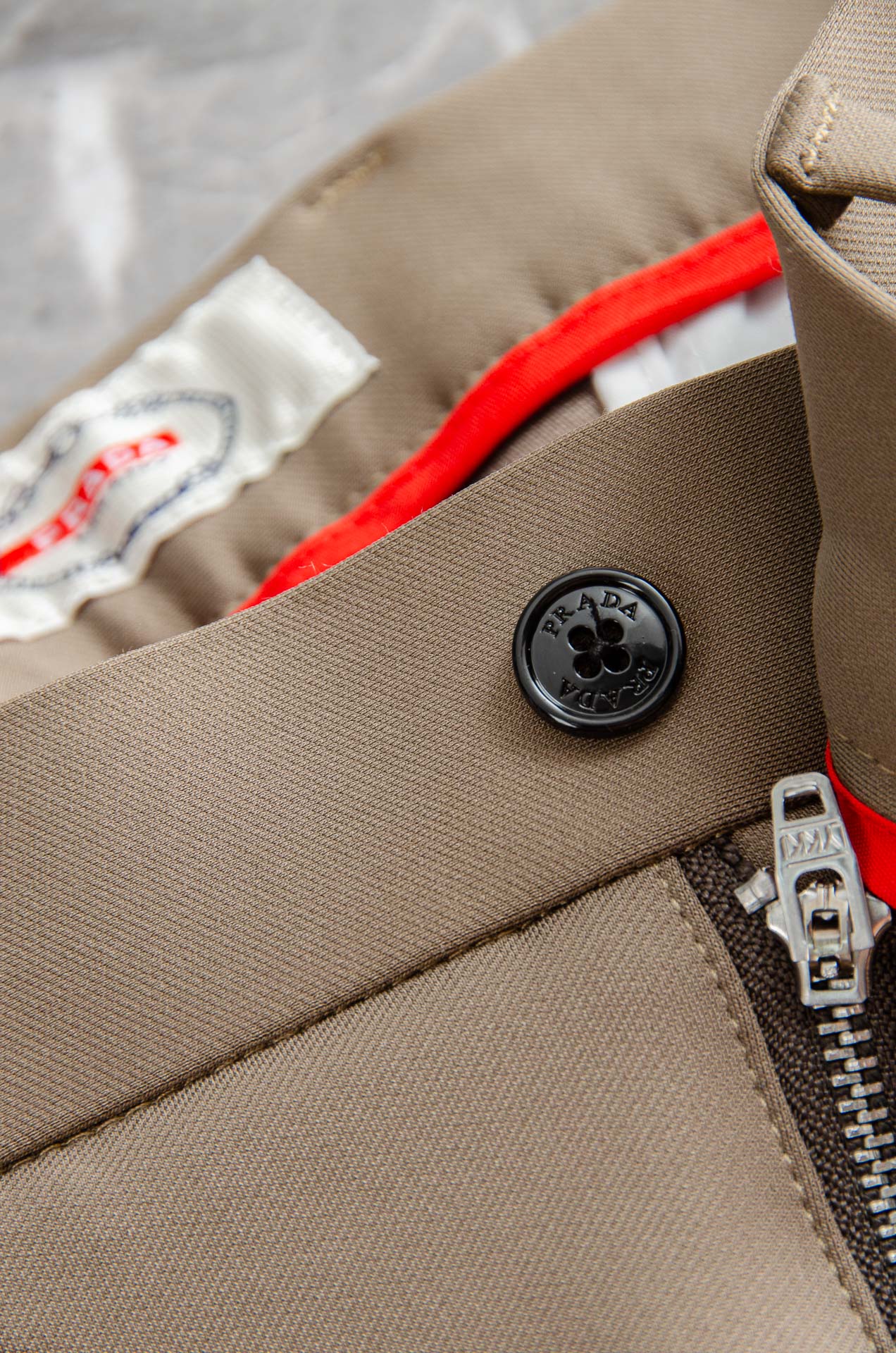 Pra*da普拉/达26FW秋冬新款轻奢时尚定制休闲西裤，简洁干练的风格，精致卓越的品质男装，每款的设计