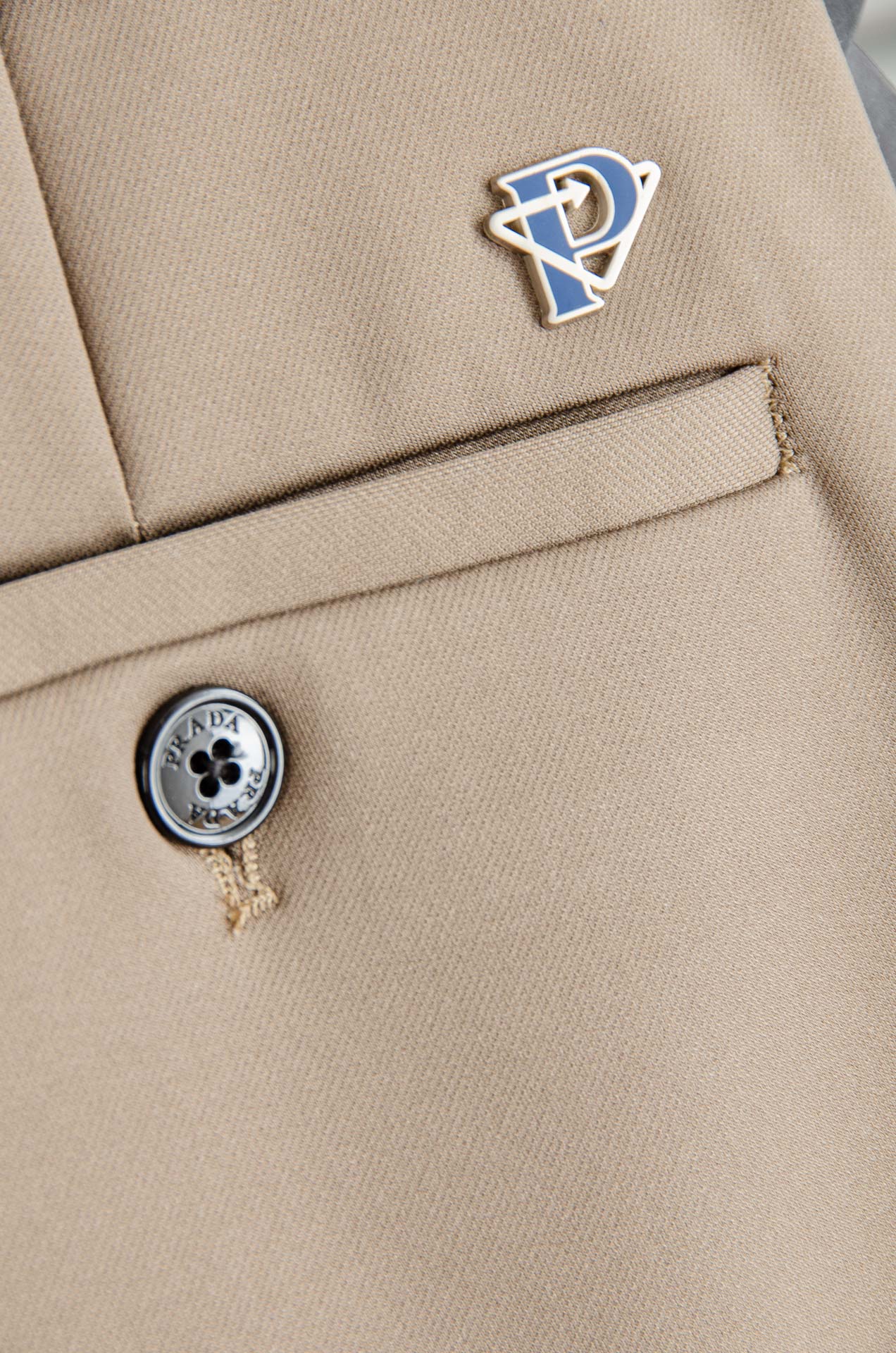 Pra*da普拉/达26FW秋冬新款轻奢时尚定制休闲西裤，简洁干练的风格，精致卓越的品质男装，每款的设计