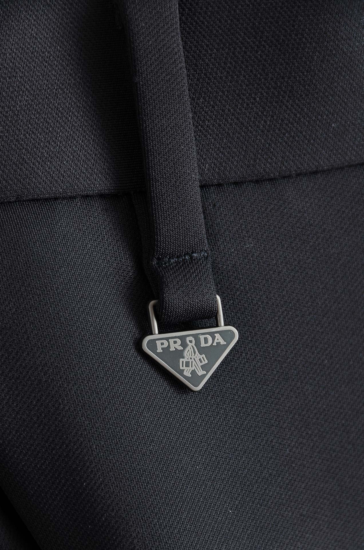 Pra*da普拉/达26FW秋冬新款轻奢时尚定制休闲西裤，简洁干练的风格，精致卓越的品质男装，每款的设计