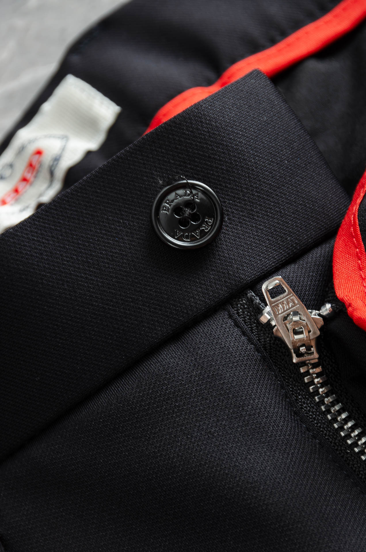 Pra*da普拉/达26FW秋冬新款轻奢时尚定制休闲西裤，简洁干练的风格，精致卓越的品质男装，每款的设计