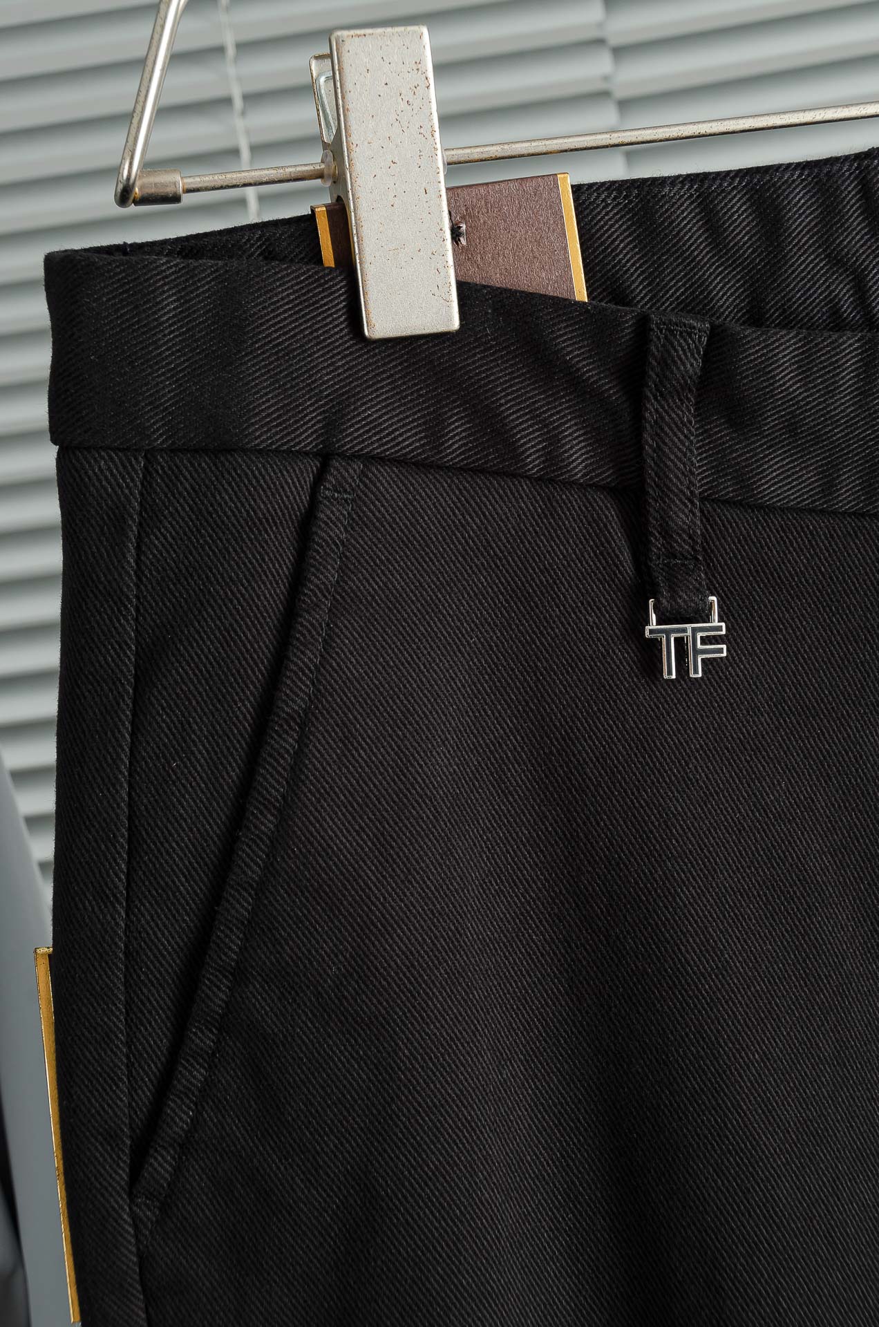 TF. 25FW秋冬新款轻奢时尚定制休闲西裤，简洁干练的风格，精致卓越的品质男装，每款的设计点跟舒适度都