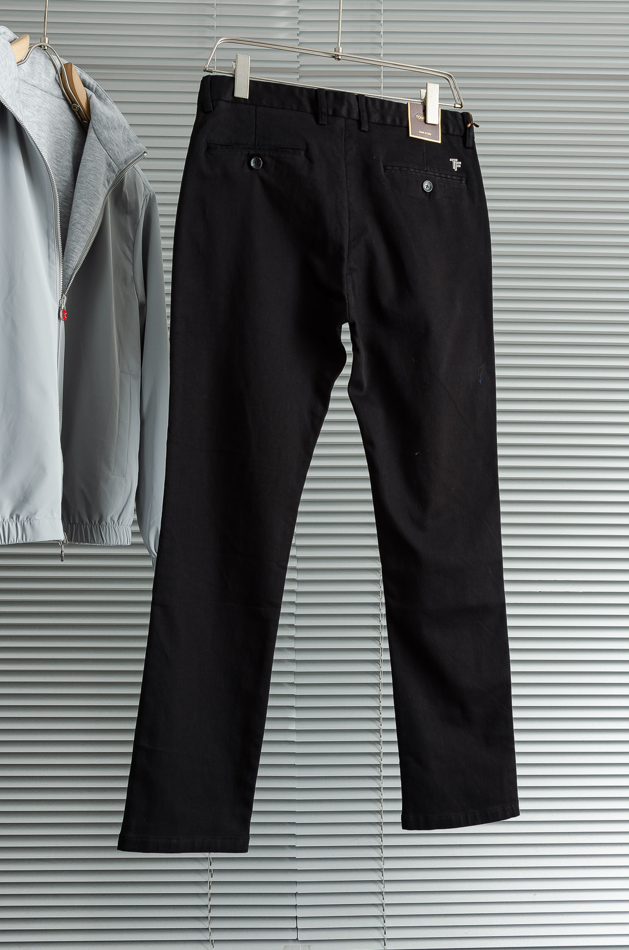 TF. 25FW秋冬新款轻奢时尚定制休闲西裤，简洁干练的风格，精致卓越的品质男装，每款的设计点跟舒适度都