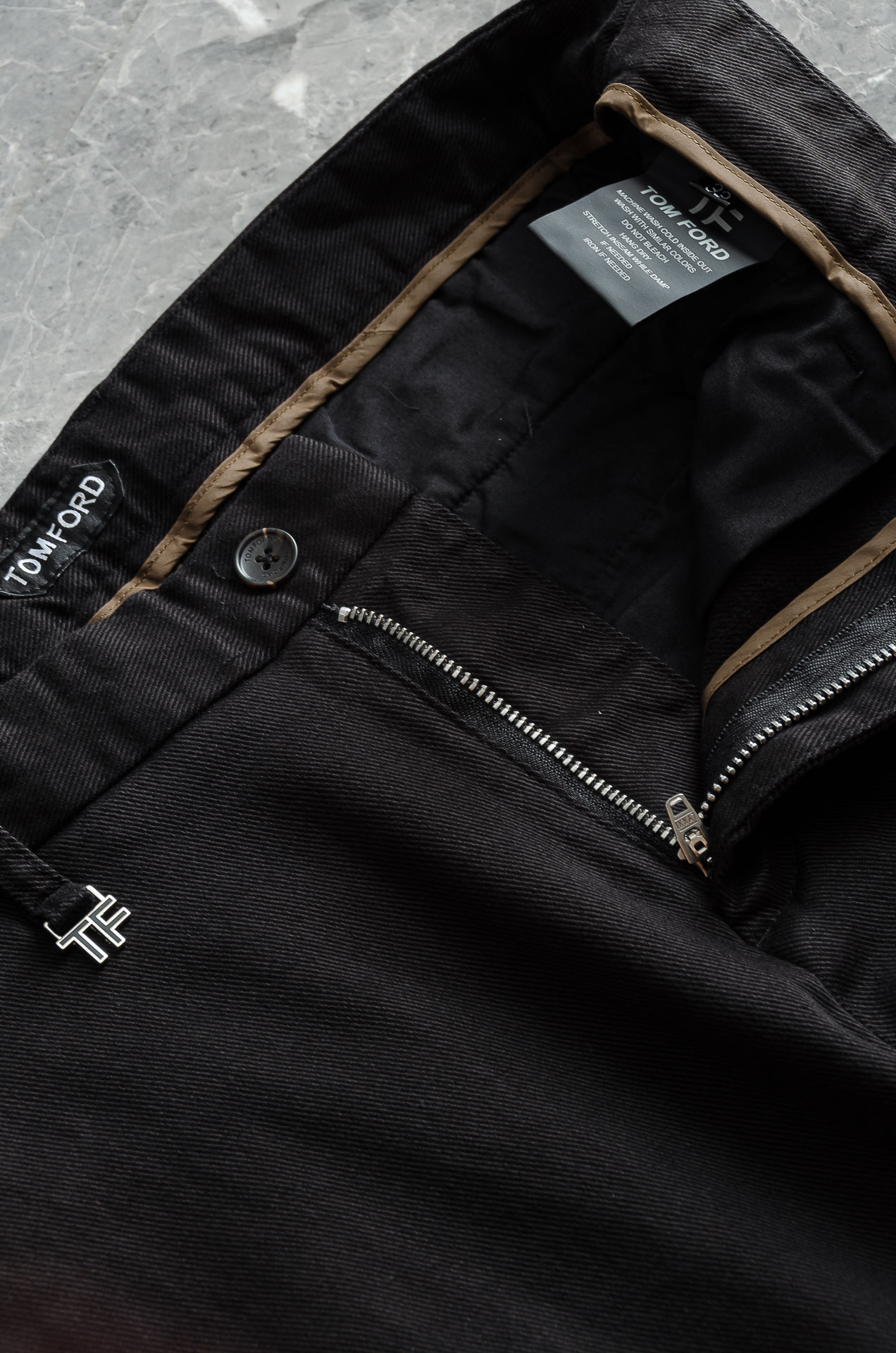 TF. 25FW秋冬新款轻奢时尚定制休闲西裤，简洁干练的风格，精致卓越的品质男装，每款的设计点跟舒适度都