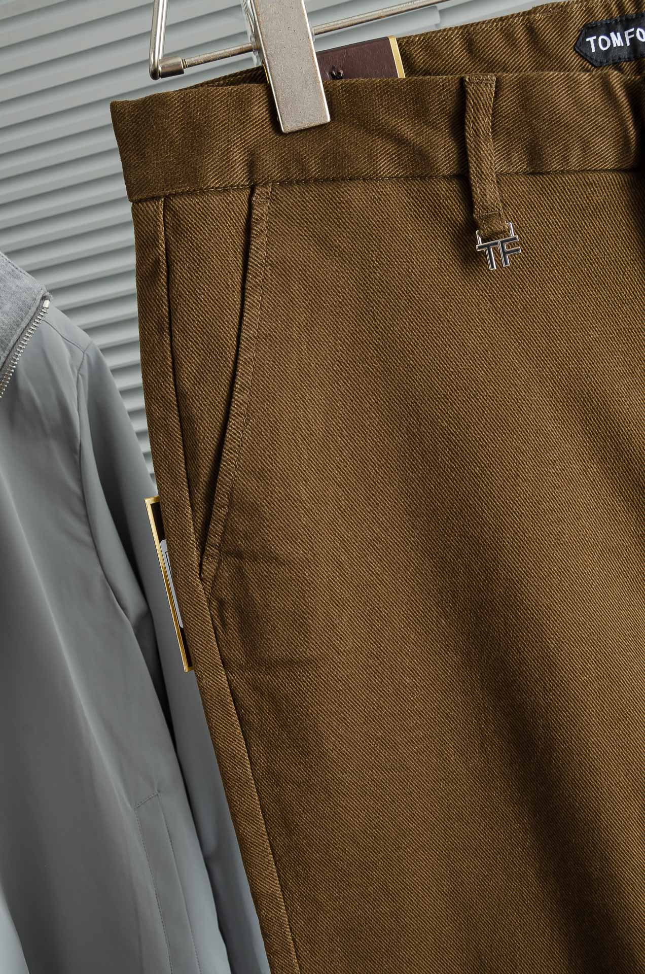 TF. 25FW秋冬新款轻奢时尚定制休闲西裤，简洁干练的风格，精致卓越的品质男装，每款的设计点跟舒适度都