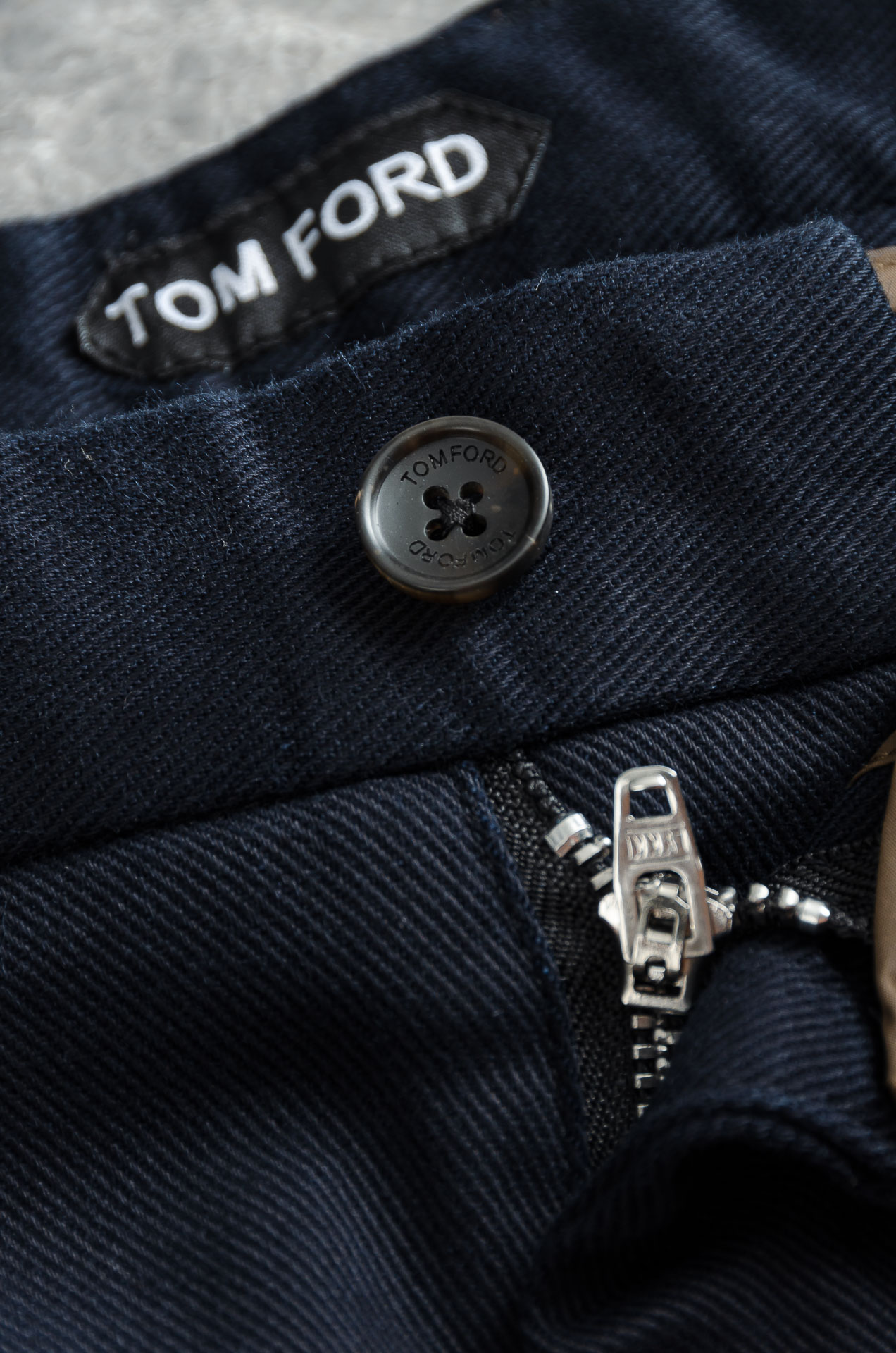 TF. 25FW秋冬新款轻奢时尚定制休闲西裤，简洁干练的风格，精致卓越的品质男装，每款的设计点跟舒适度都