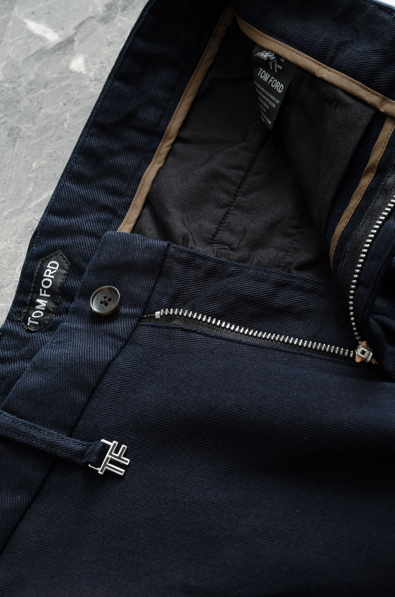 TF. 25FW秋冬新款轻奢时尚定制休闲西裤，简洁干练的风格，精致卓越的品质男装，每款的设计点跟舒适度都